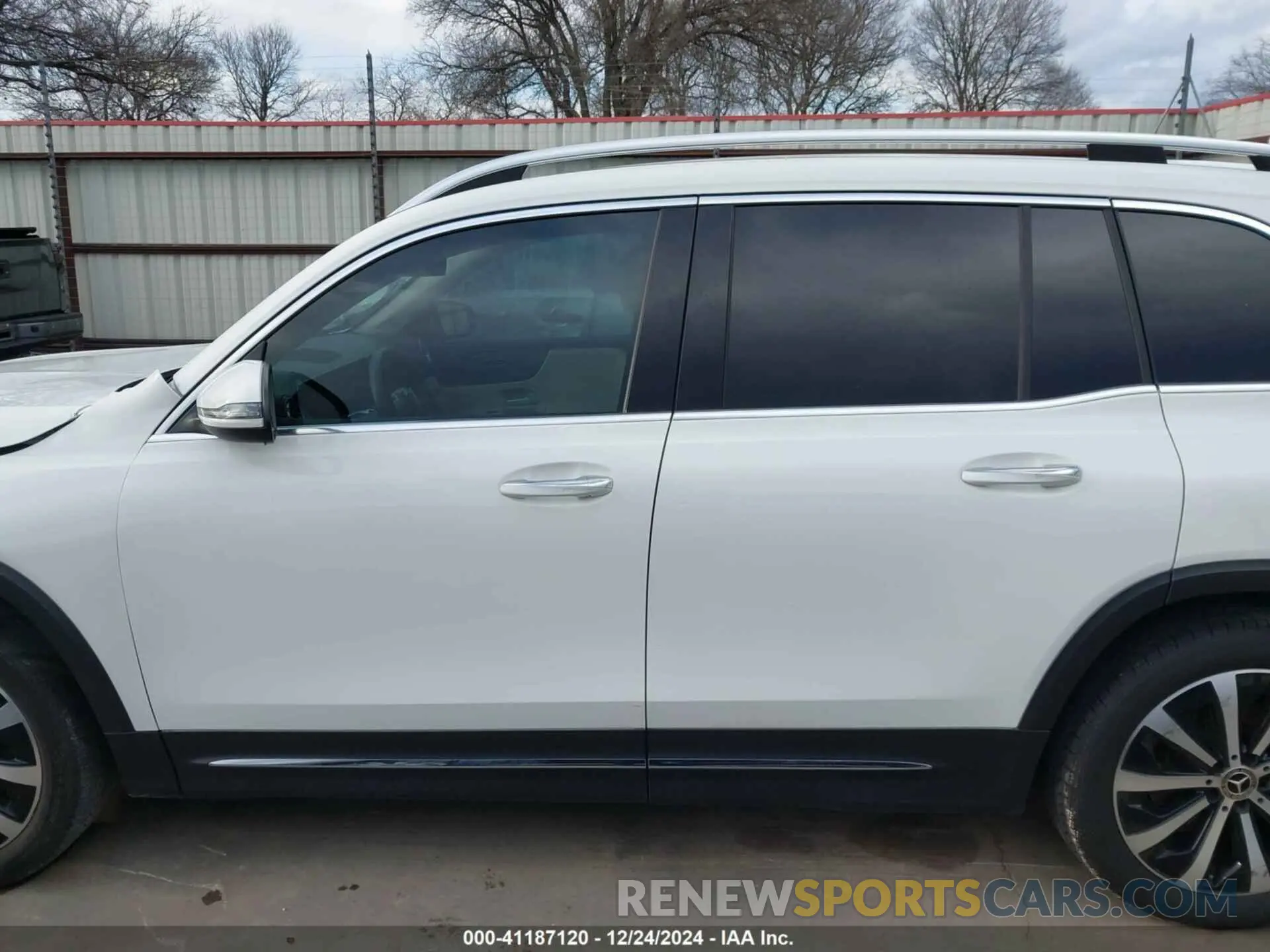 14 Photograph of a damaged car W1N4M4GB1NW246444 MERCEDES-BENZ GLB 250 2022