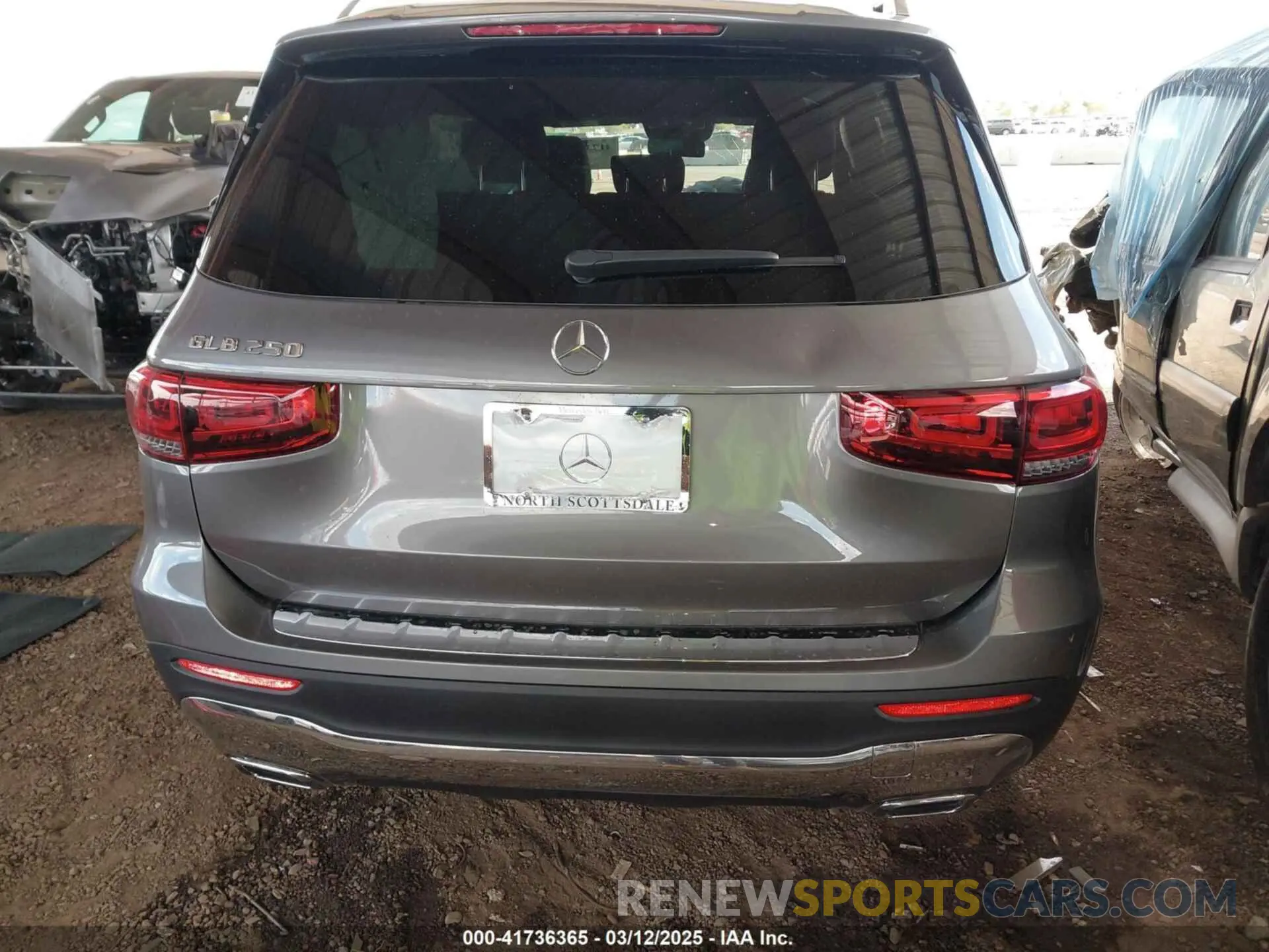 17 Photograph of a damaged car W1N4M4GB2NW236702 MERCEDES-BENZ GLB 250 2022