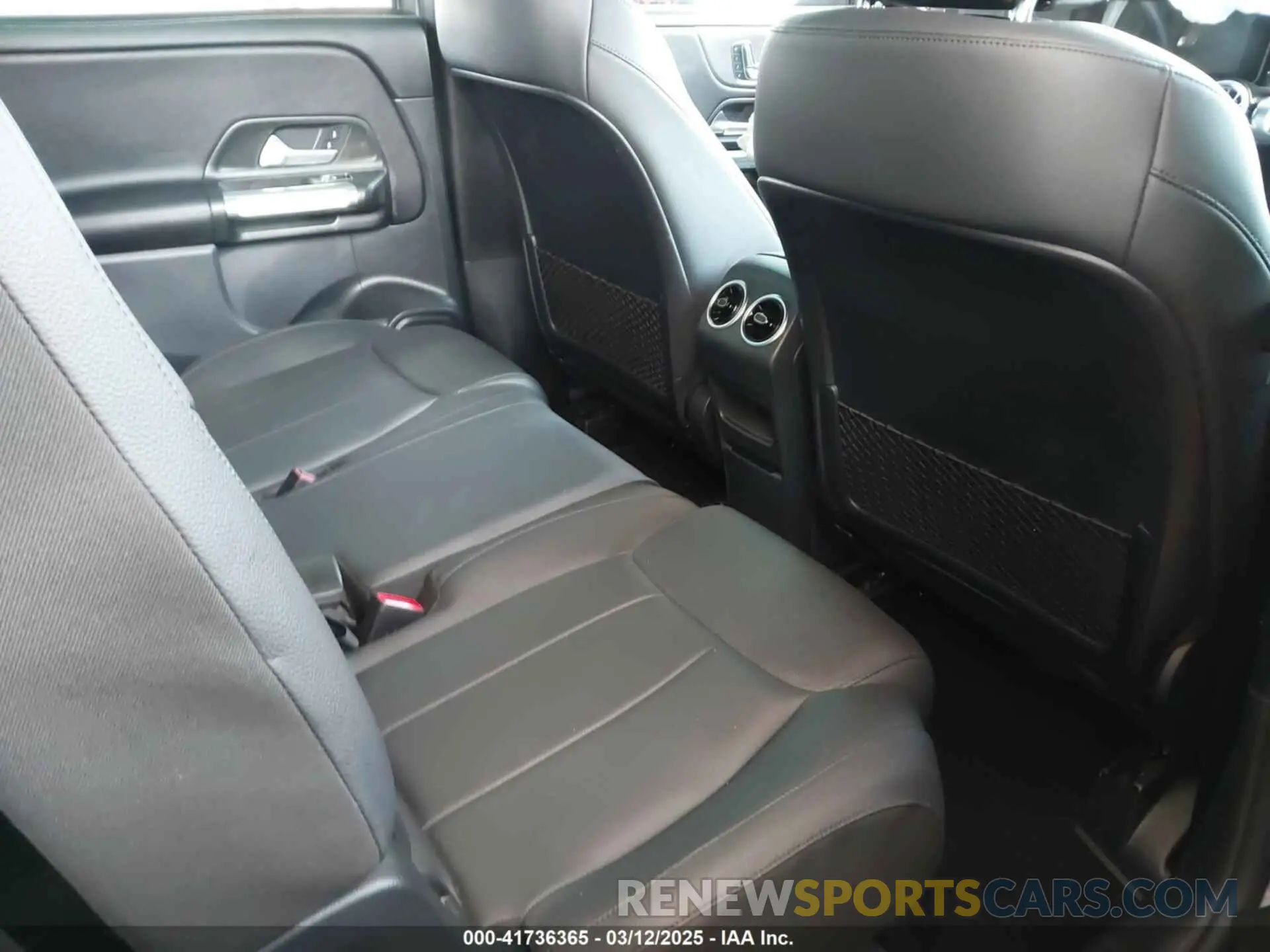 8 Photograph of a damaged car W1N4M4GB2NW236702 MERCEDES-BENZ GLB 250 2022