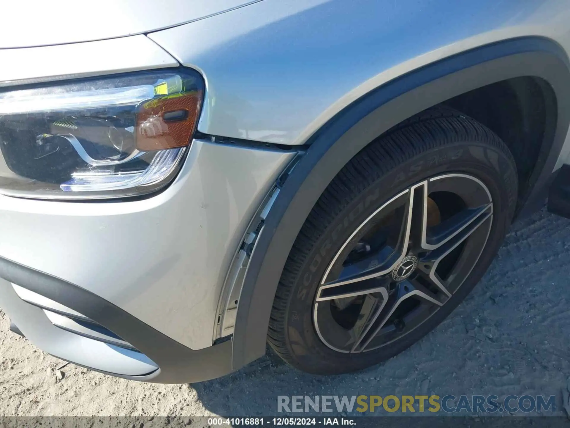19 Photograph of a damaged car W1N4M4GB2NW260532 MERCEDES-BENZ GLB 250 2022