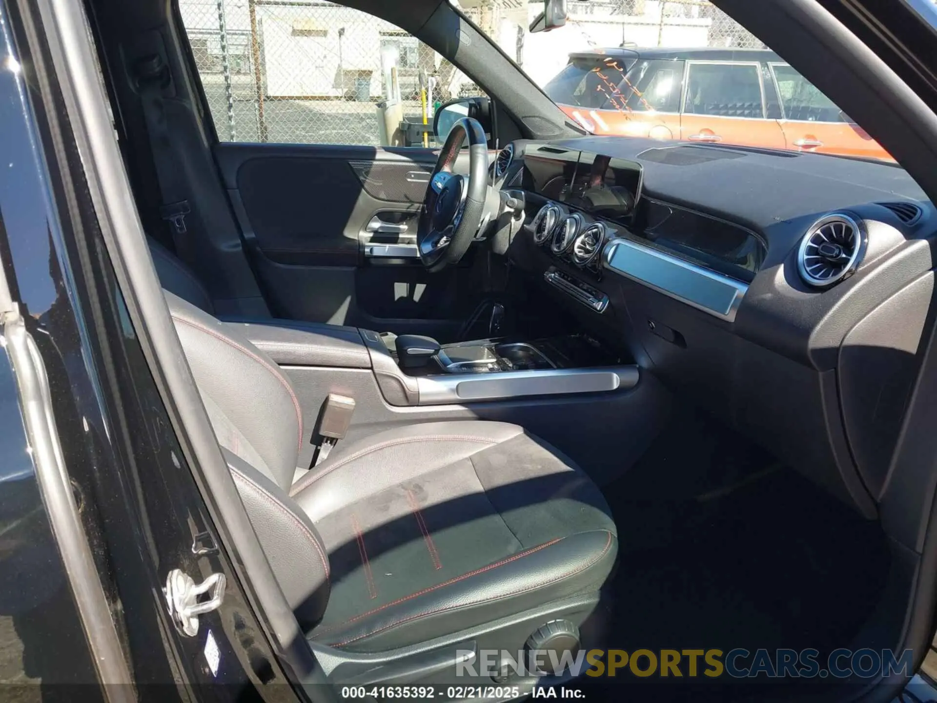 5 Photograph of a damaged car W1N4M4GB3NW183508 MERCEDES-BENZ GLB 250 2022
