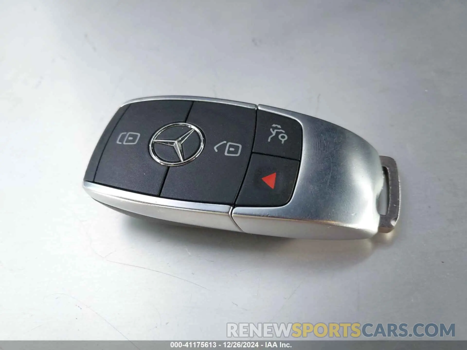 11 Photograph of a damaged car W1N4M4GB4NW170010 MERCEDES-BENZ GLB 250 2022