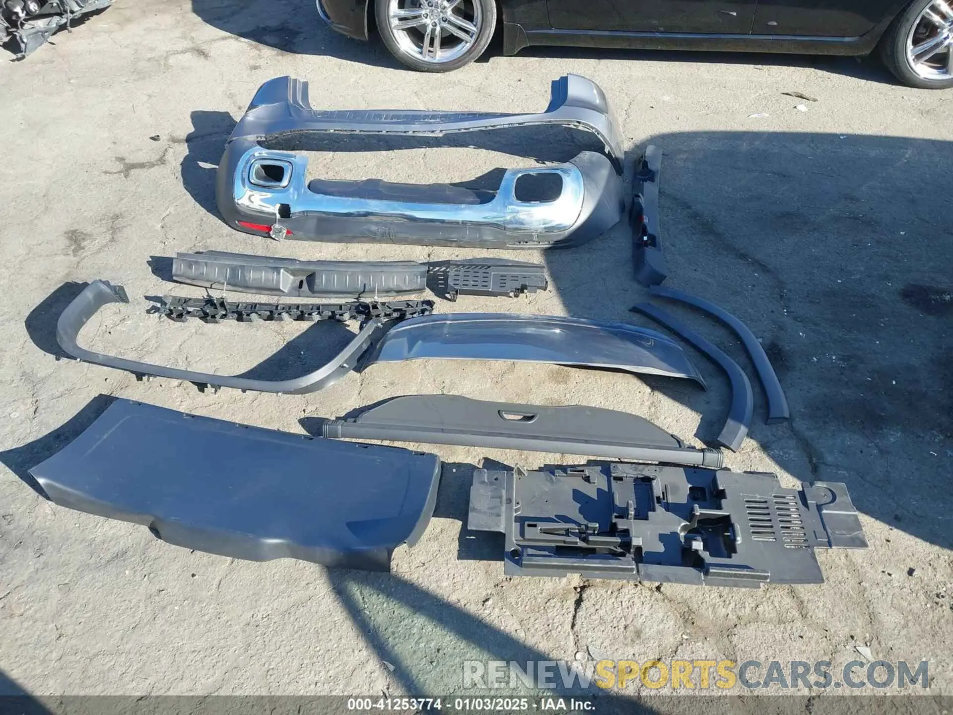12 Photograph of a damaged car W1N4M4GB6NW189853 MERCEDES-BENZ GLB 250 2022