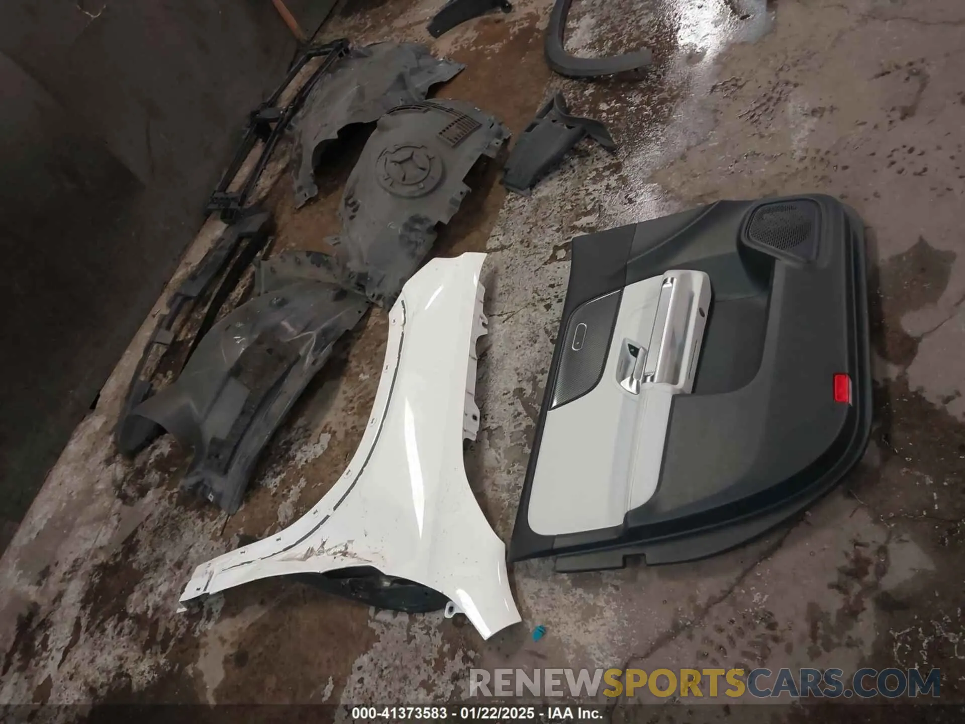 12 Photograph of a damaged car W1N4M4HB2NW179738 MERCEDES-BENZ GLB 250 2022