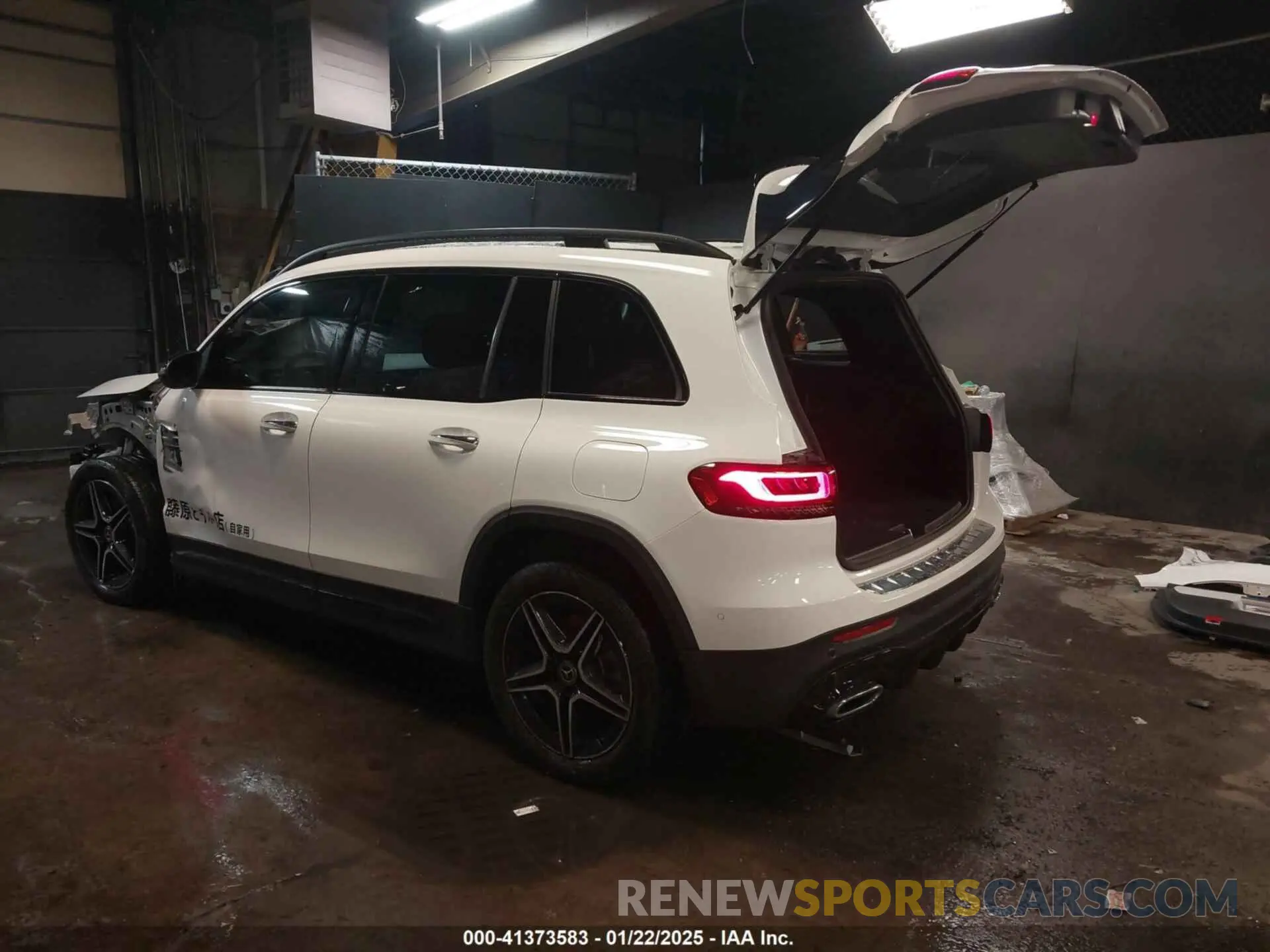 3 Photograph of a damaged car W1N4M4HB2NW179738 MERCEDES-BENZ GLB 250 2022