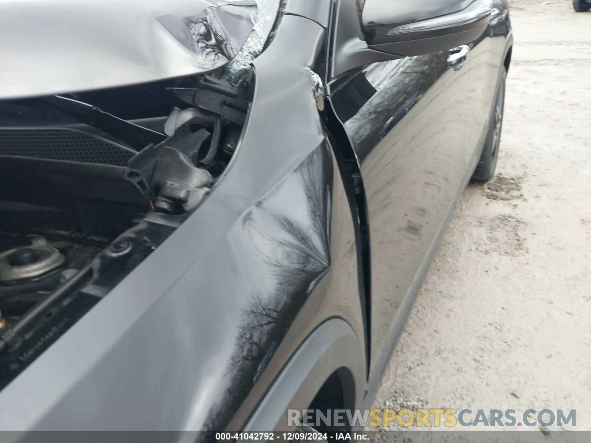 17 Photograph of a damaged car W1N4M4HB4NW201304 MERCEDES-BENZ GLB 250 2022