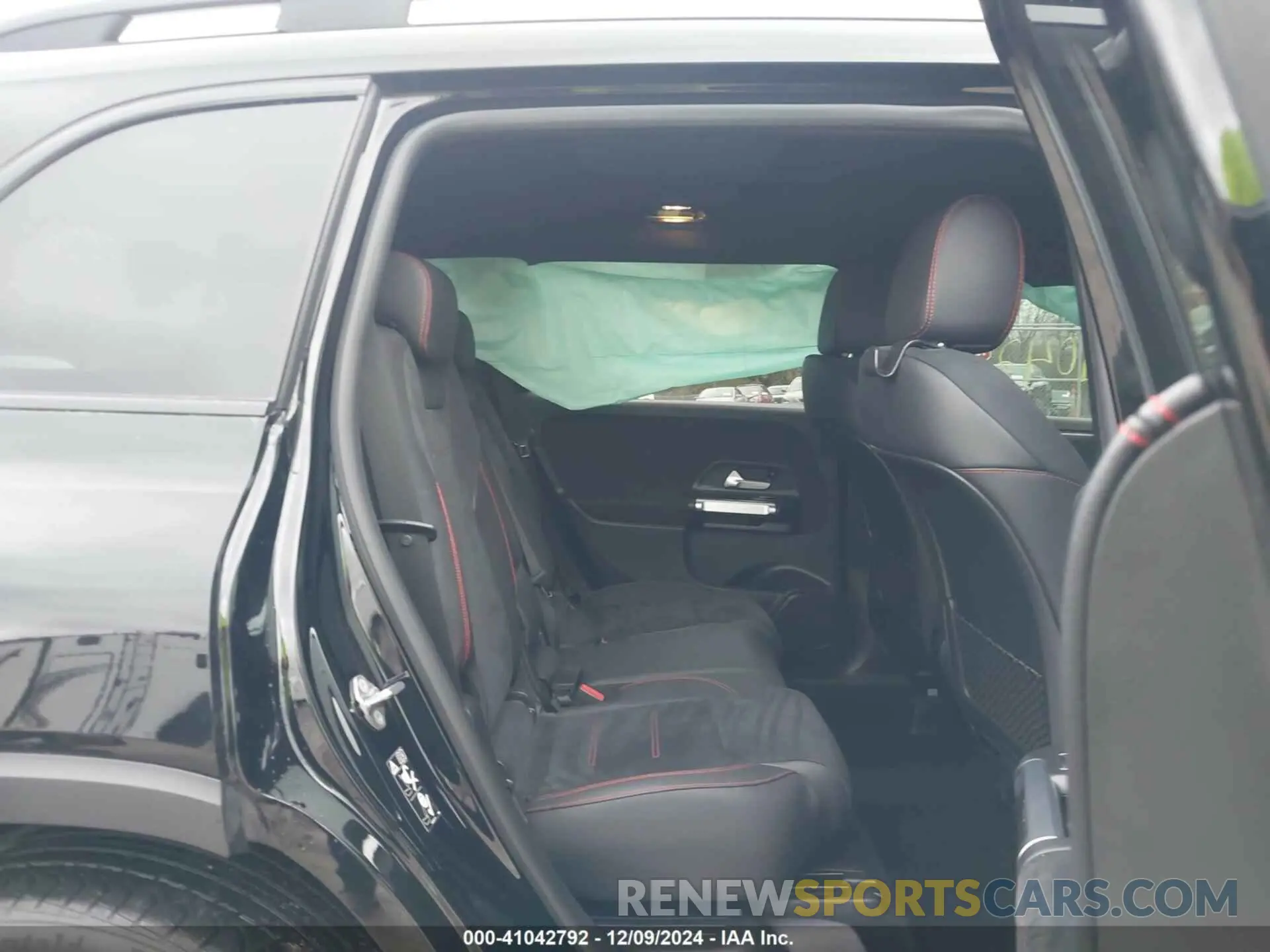 8 Photograph of a damaged car W1N4M4HB4NW201304 MERCEDES-BENZ GLB 250 2022