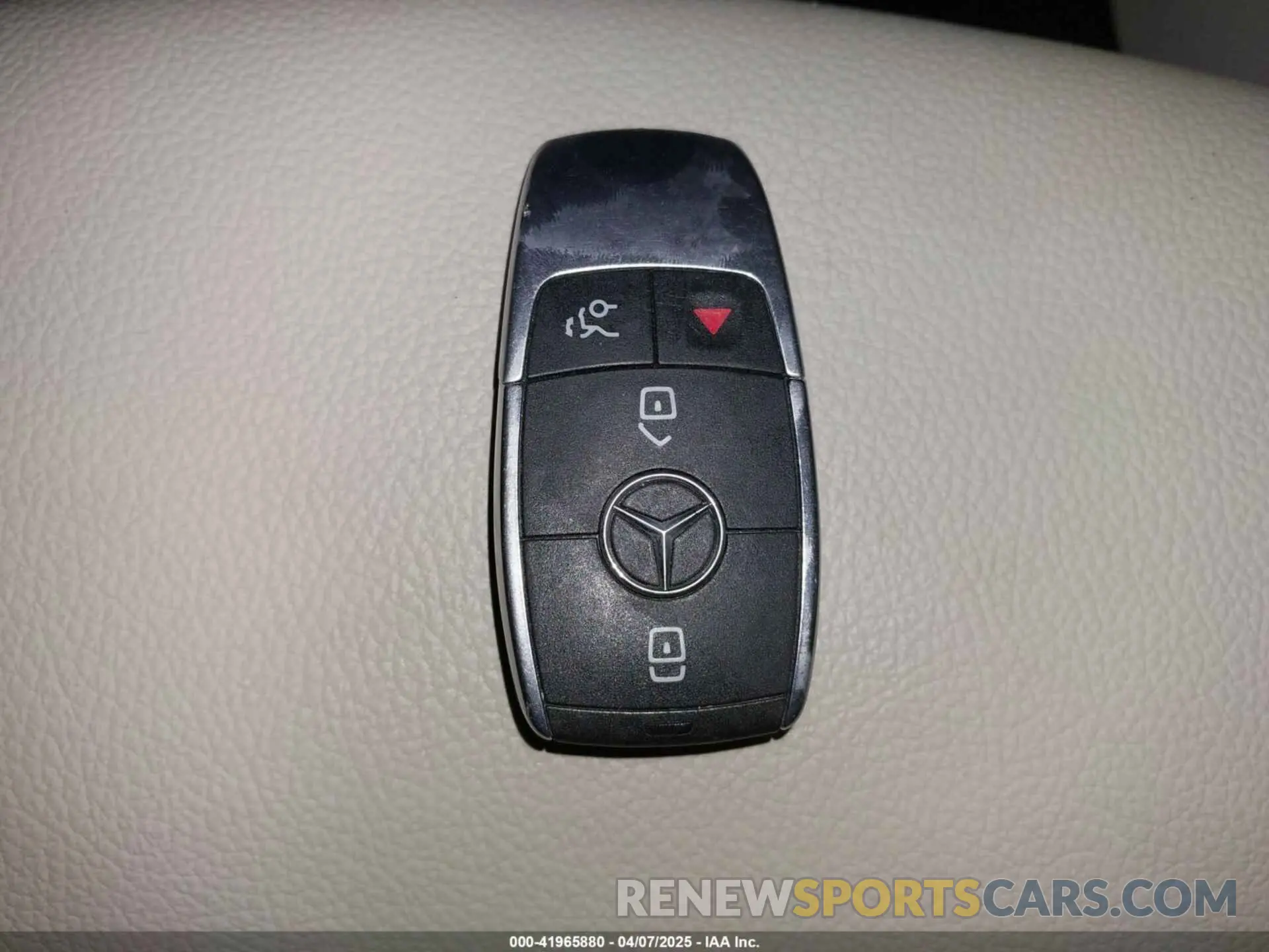 11 Photograph of a damaged car W1N4M4HB4NW248994 MERCEDES-BENZ GLB 250 2022