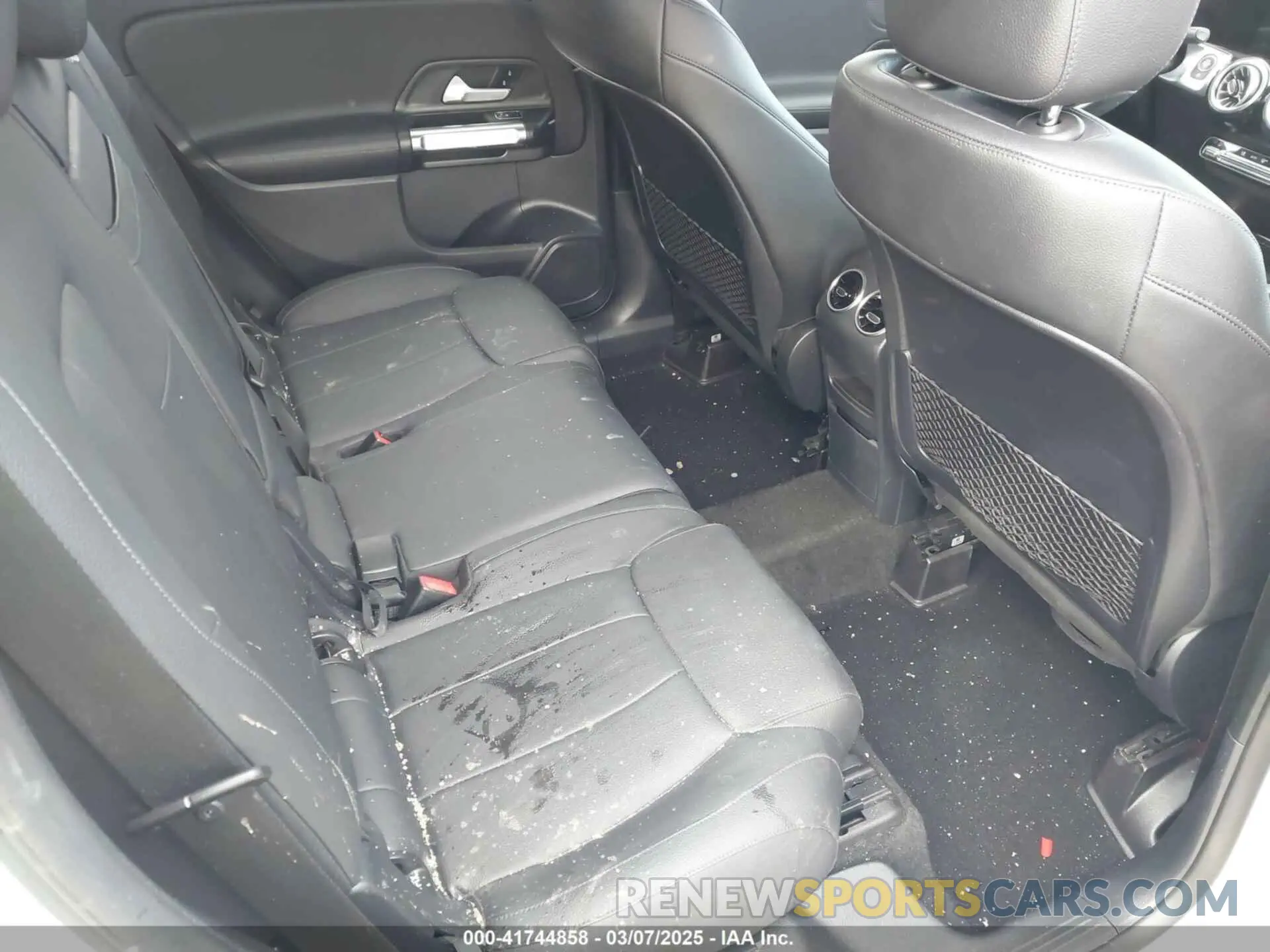 8 Photograph of a damaged car W1N4M4HB7NW173675 MERCEDES-BENZ GLB 250 2022