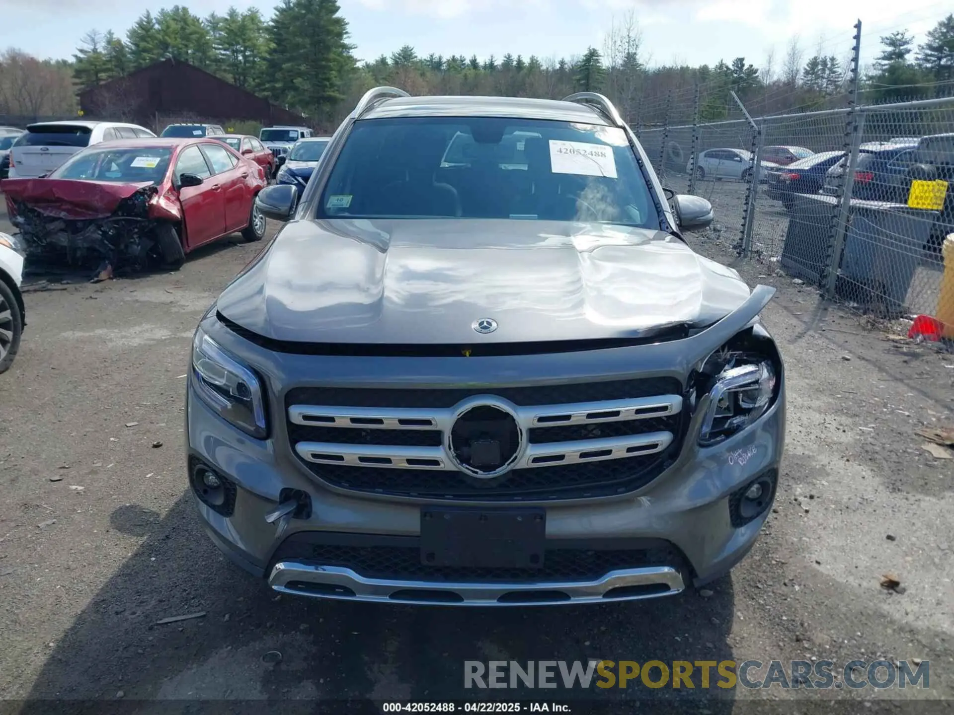 12 Photograph of a damaged car W1N4M4HB8NW183356 MERCEDES-BENZ GLB 250 2022