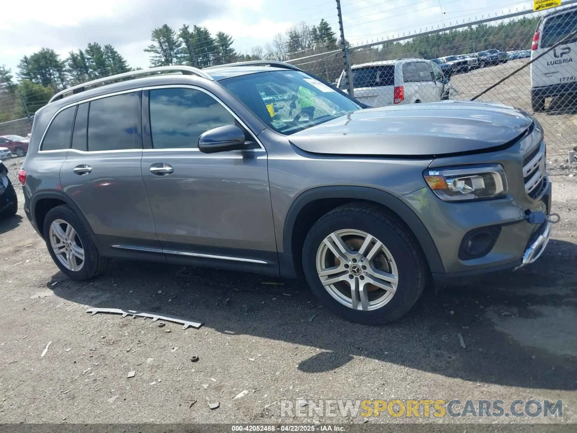 13 Photograph of a damaged car W1N4M4HB8NW183356 MERCEDES-BENZ GLB 250 2022