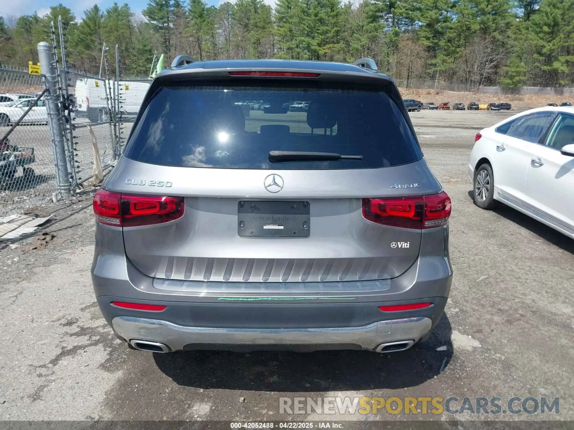 16 Photograph of a damaged car W1N4M4HB8NW183356 MERCEDES-BENZ GLB 250 2022