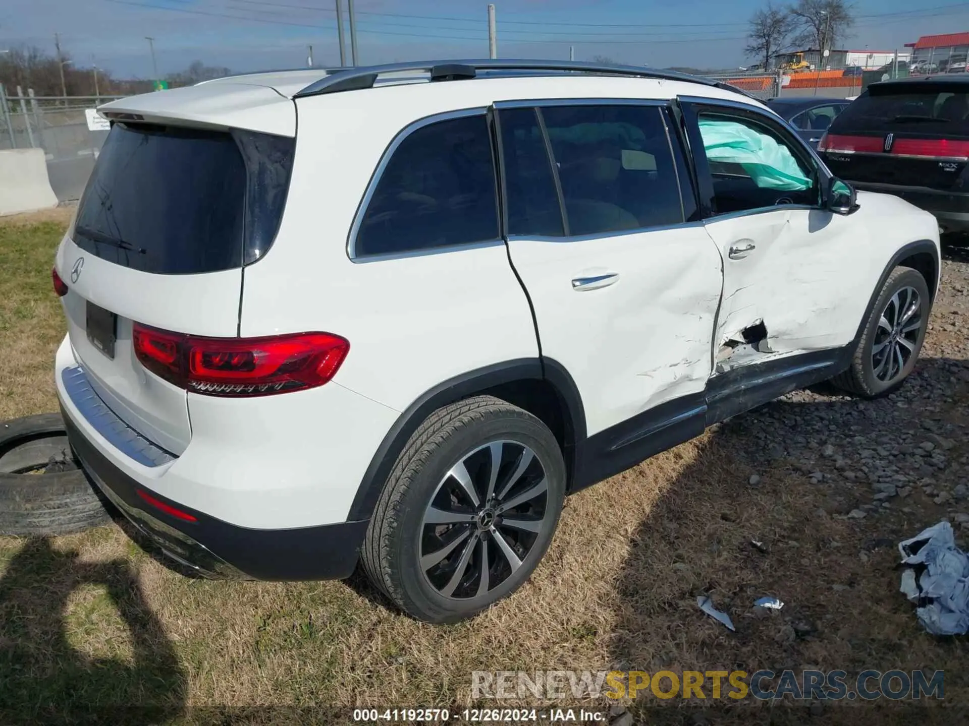 4 Photograph of a damaged car W1N4M4GB0PW311772 MERCEDES-BENZ GLB 250 2023