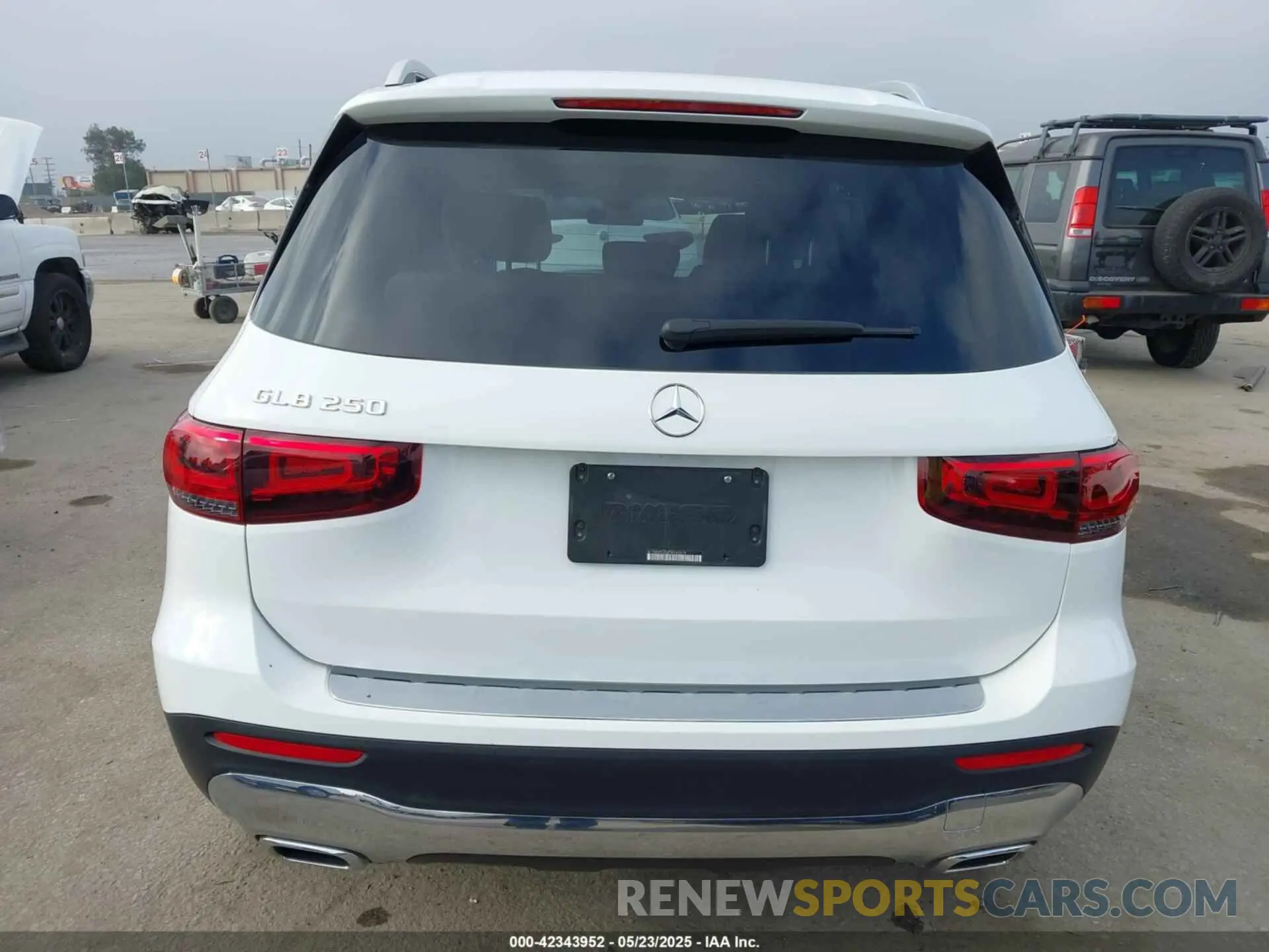 17 Photograph of a damaged car W1N4M4GB6PW262478 MERCEDES-BENZ GLB 250 2023
