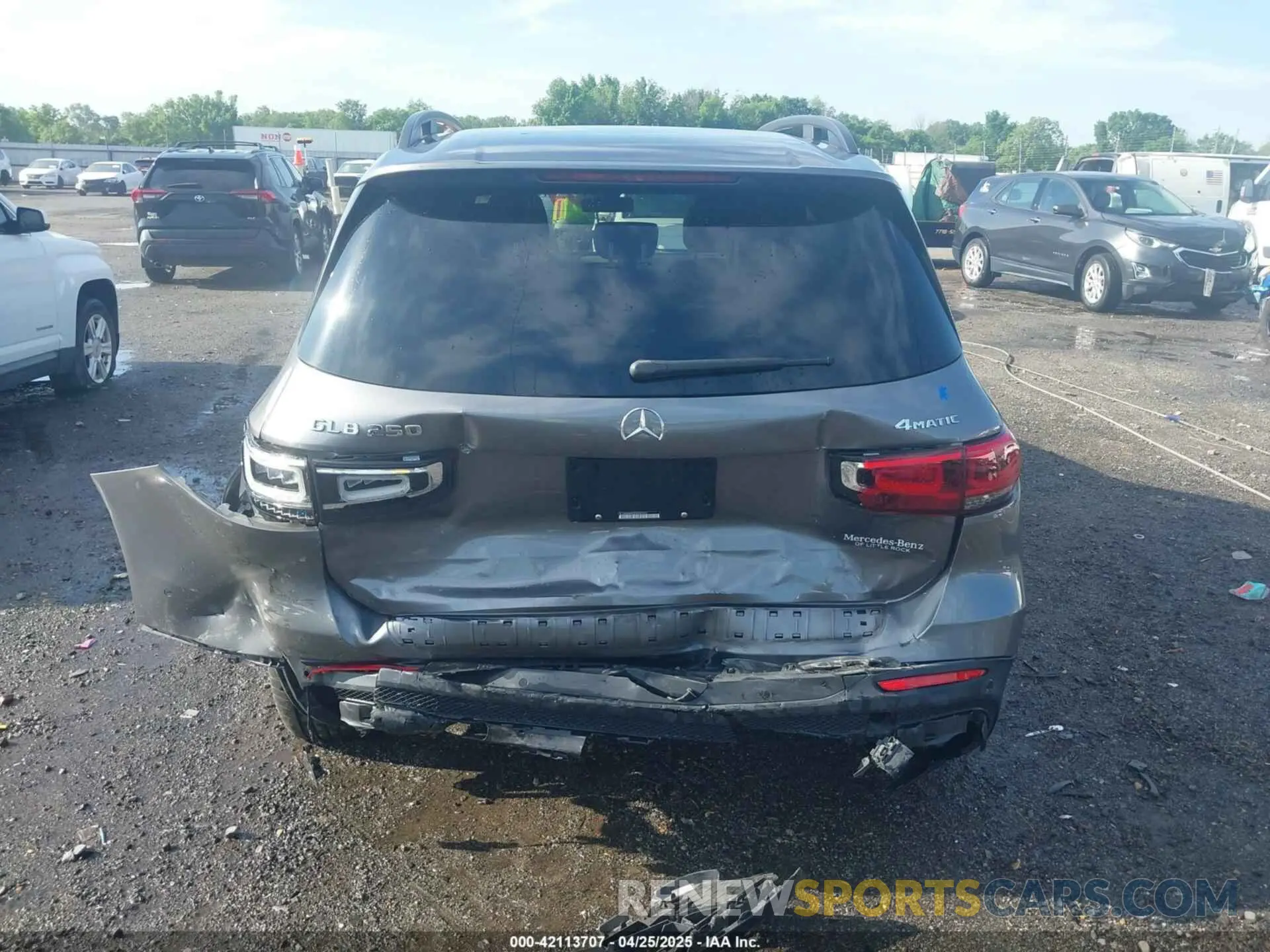 17 Photograph of a damaged car W1N4M4HB3PW309027 MERCEDES-BENZ GLB 250 2023