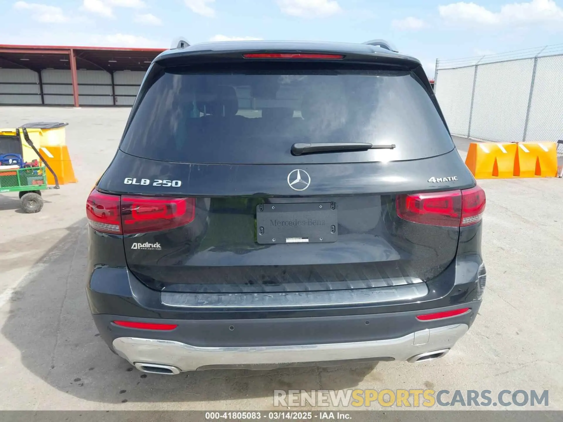 17 Photograph of a damaged car W1N4M4HB5PW303147 MERCEDES-BENZ GLB 250 2023