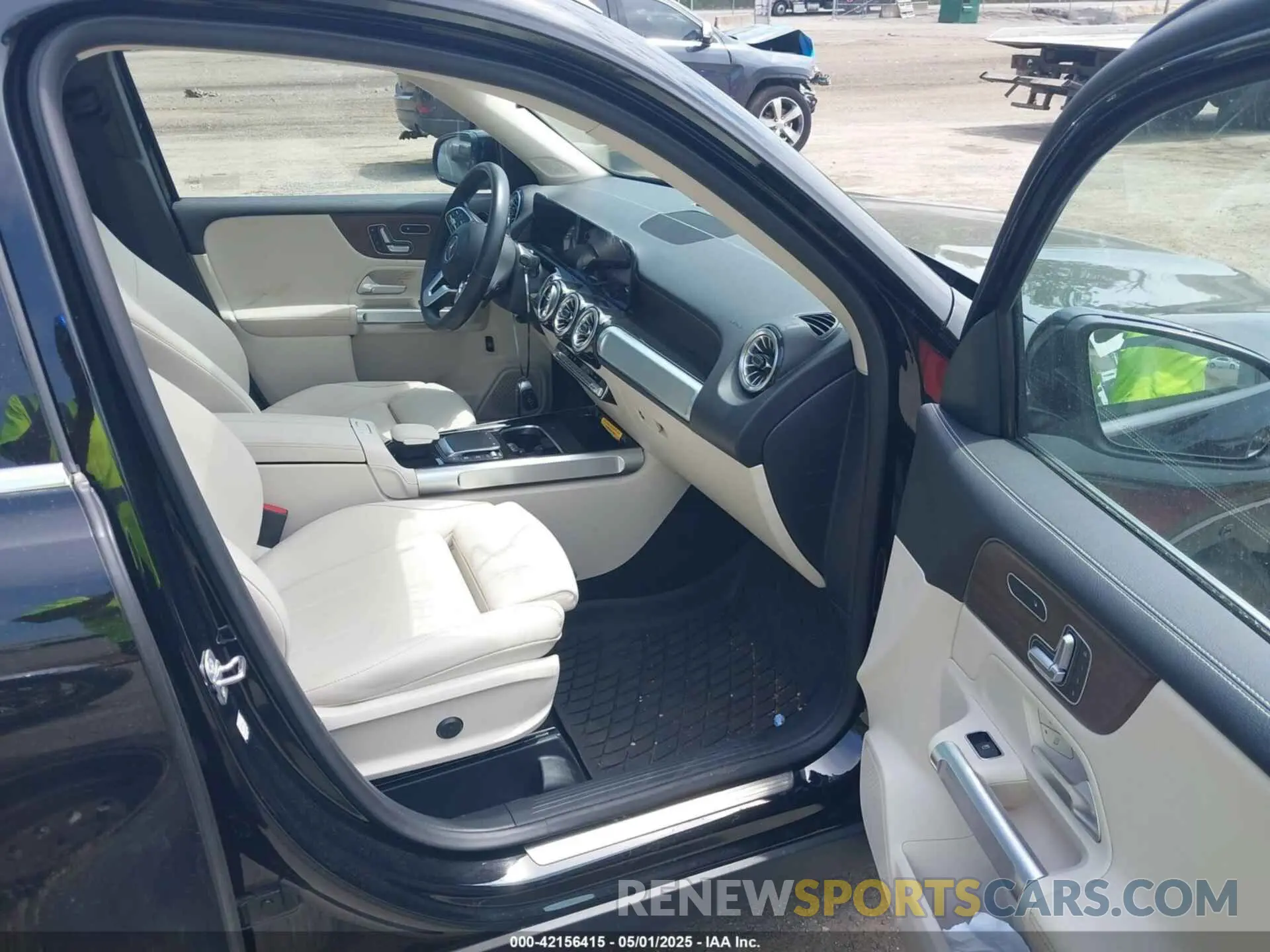 5 Photograph of a damaged car W1N4M4HB6PW316697 MERCEDES-BENZ GLB 250 2023