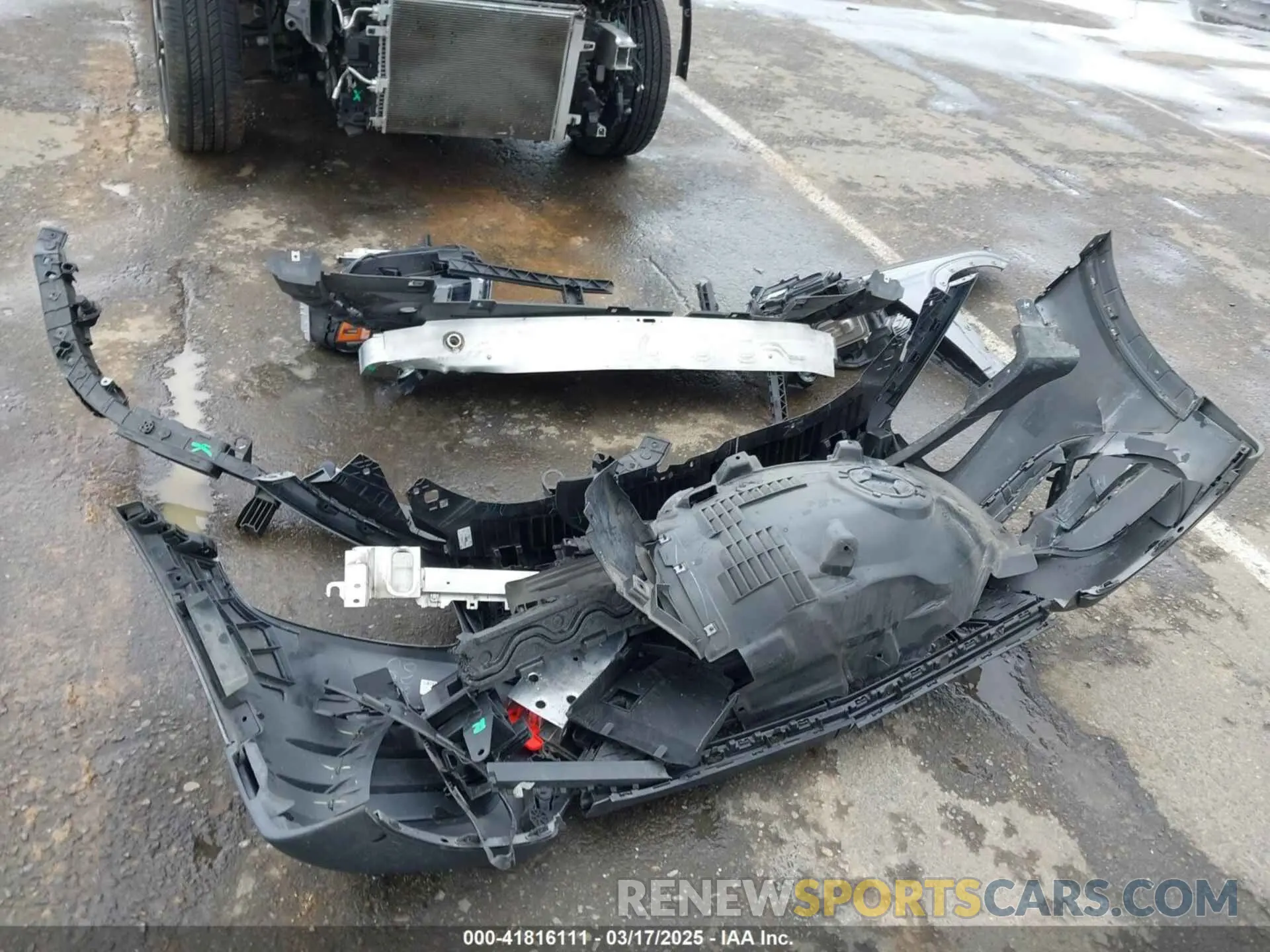 12 Photograph of a damaged car W1N4M4HB7PW264075 MERCEDES-BENZ GLB 250 2023