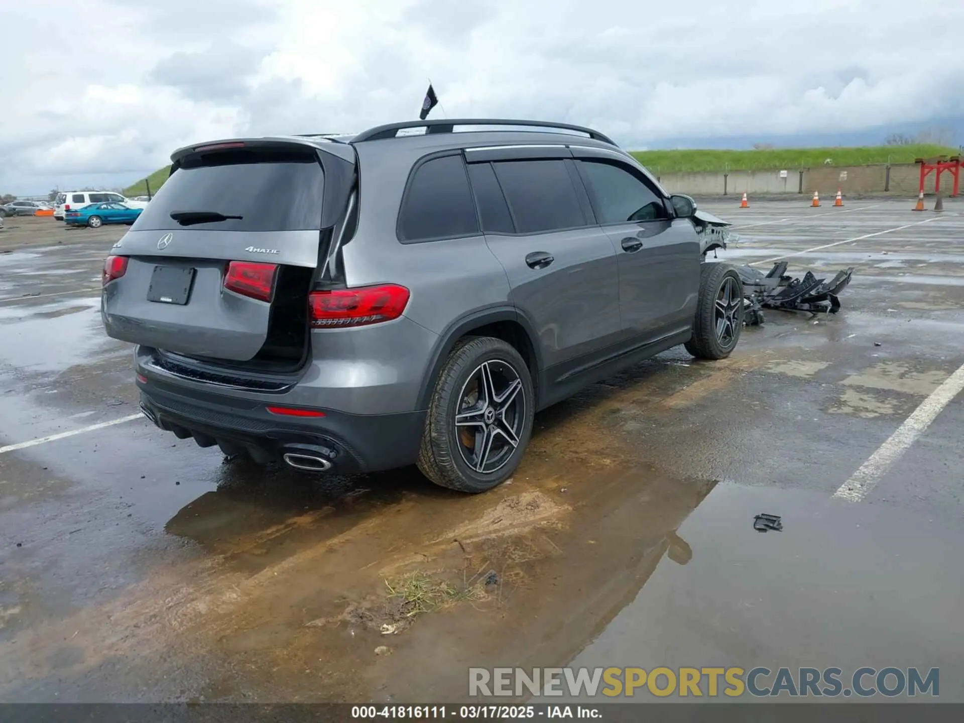 4 Photograph of a damaged car W1N4M4HB7PW264075 MERCEDES-BENZ GLB 250 2023