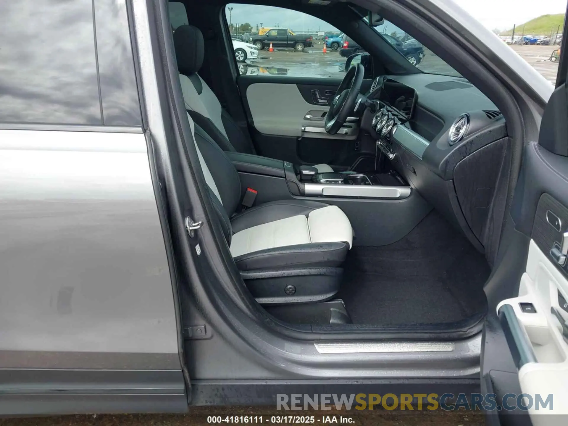 5 Photograph of a damaged car W1N4M4HB7PW264075 MERCEDES-BENZ GLB 250 2023