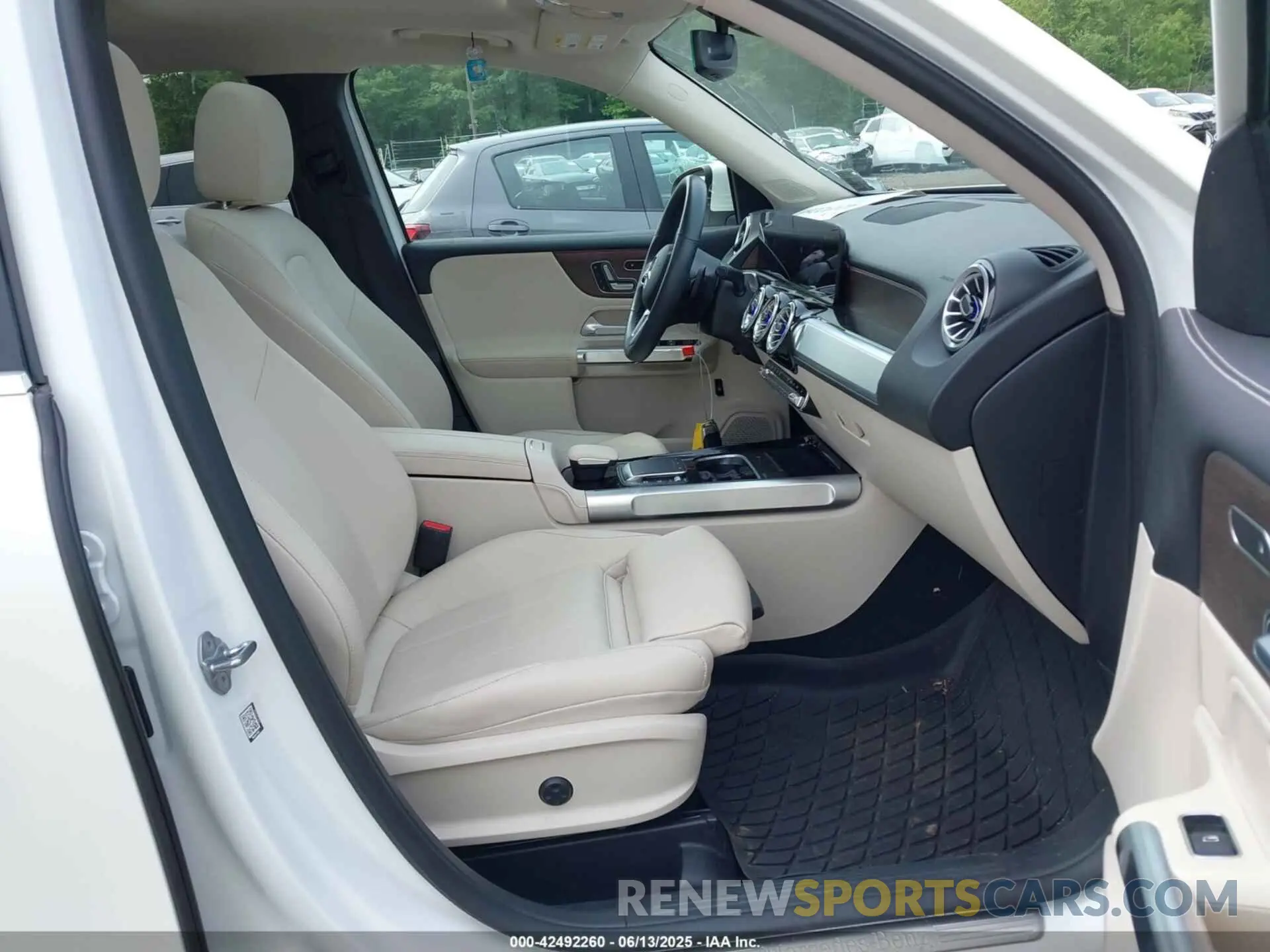 5 Photograph of a damaged car W1N4M4HB7PW294368 MERCEDES-BENZ GLB 250 2023