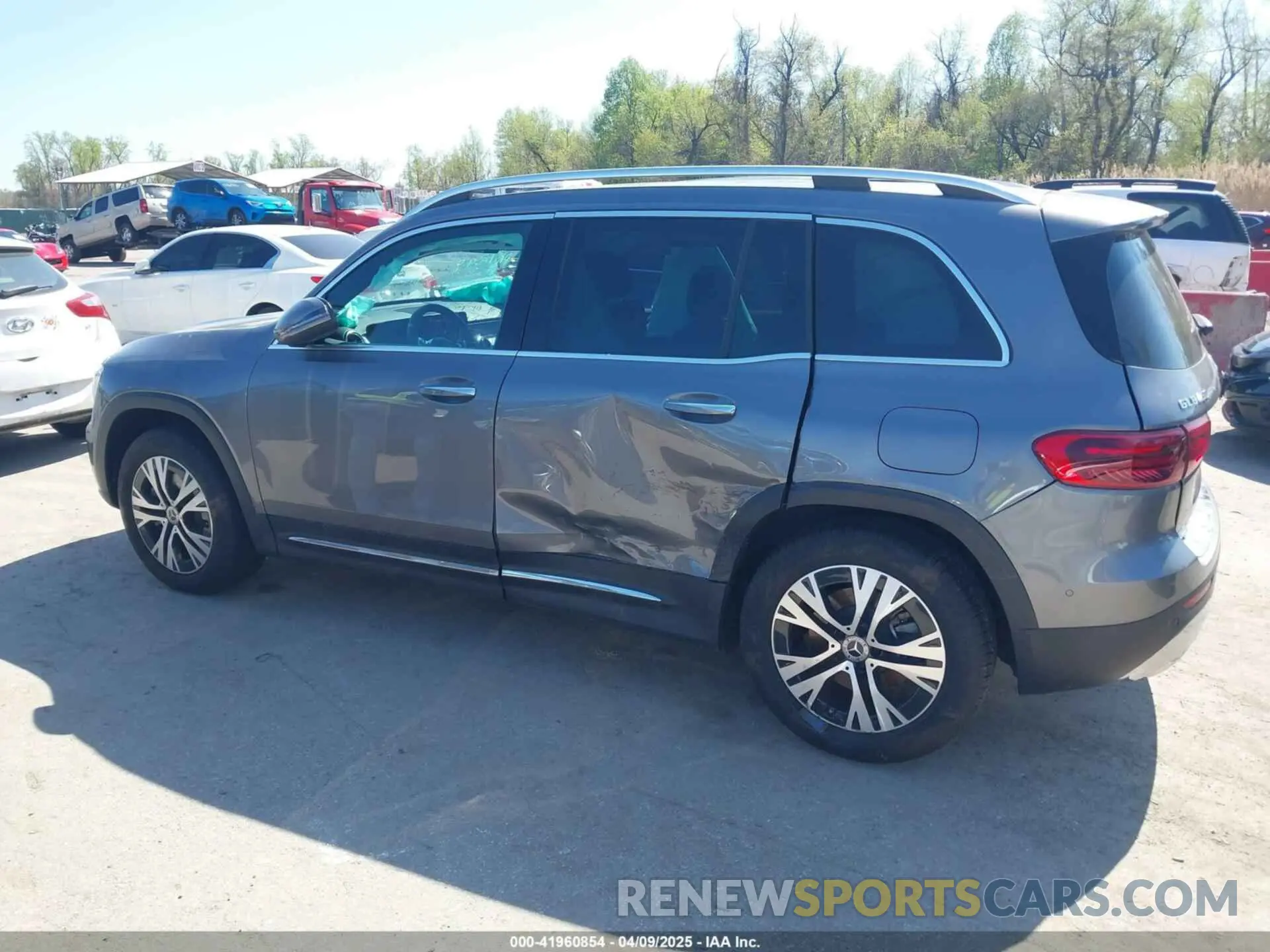 14 Photograph of a damaged car W1N4M4HB5RW355591 MERCEDES-BENZ GLB 250 2024