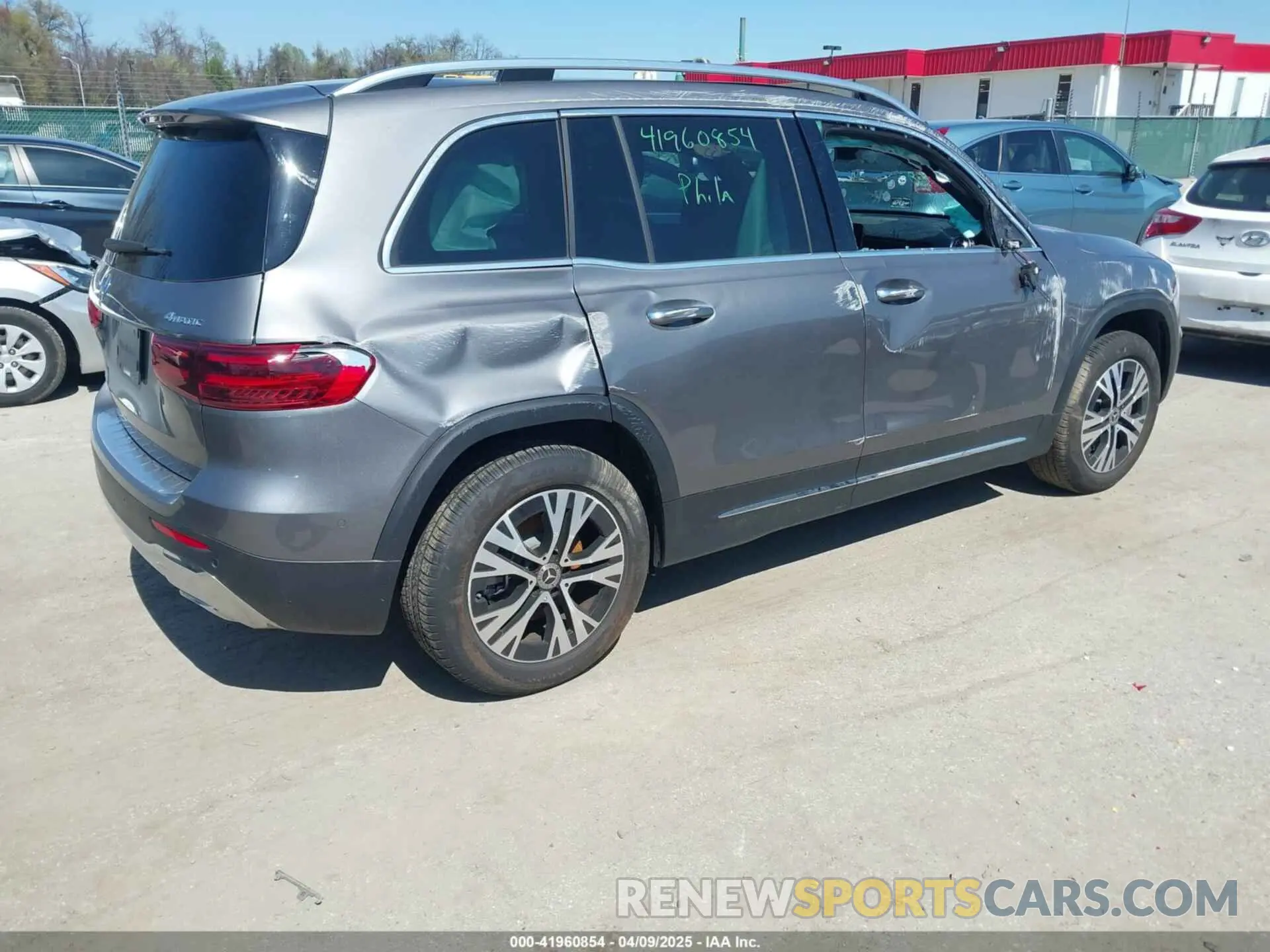 4 Photograph of a damaged car W1N4M4HB5RW355591 MERCEDES-BENZ GLB 250 2024