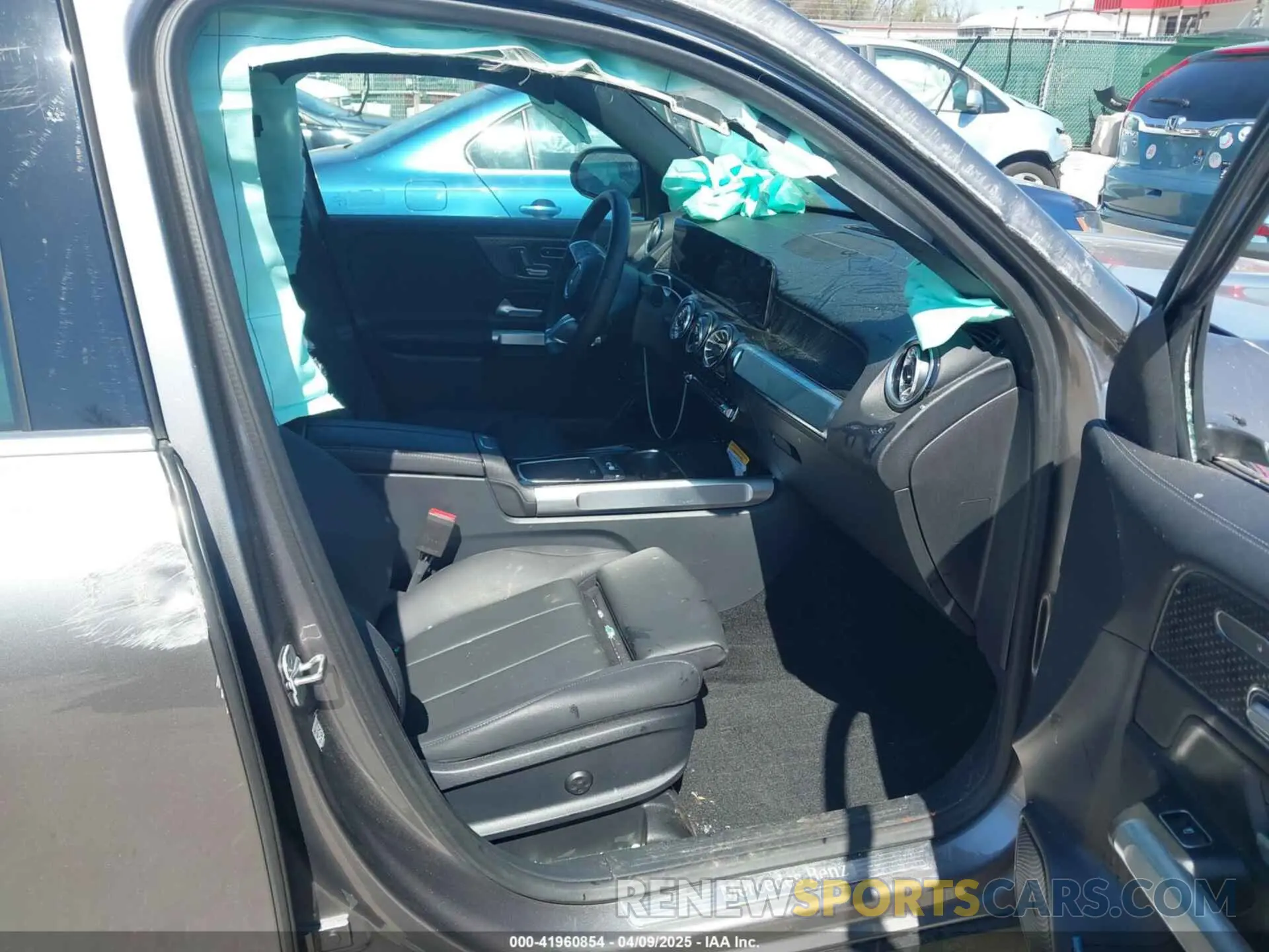 5 Photograph of a damaged car W1N4M4HB5RW355591 MERCEDES-BENZ GLB 250 2024