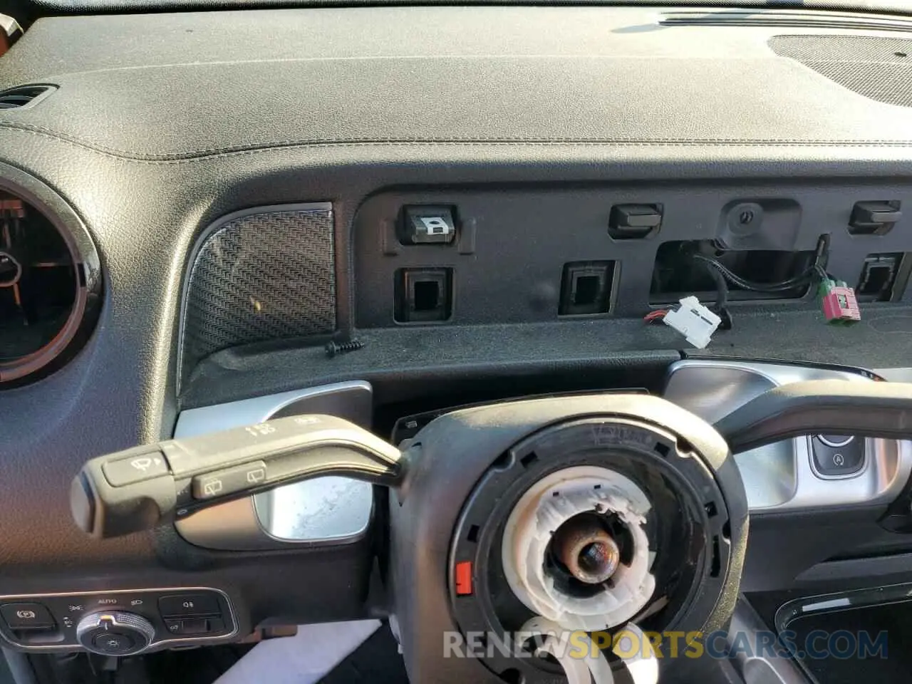 9 Photograph of a damaged car W1N4M4GB9LW050801 MERCEDES-BENZ GLB-CLASS 2020