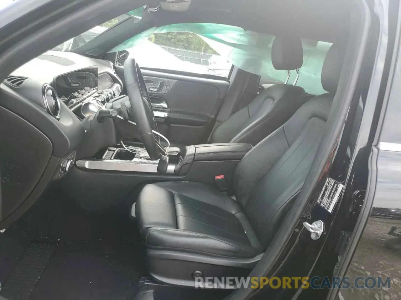7 Фотография поврежденного автомобиля W1N4M4HB2LW025687 MERCEDES-BENZ GLB-CLASS 2020
