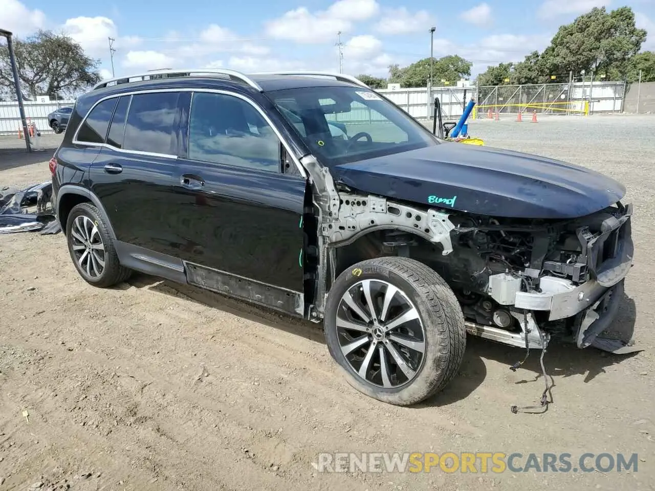 4 Photograph of a damaged car W1N4M4GB4MW156543 MERCEDES-BENZ GLB-CLASS 2021
