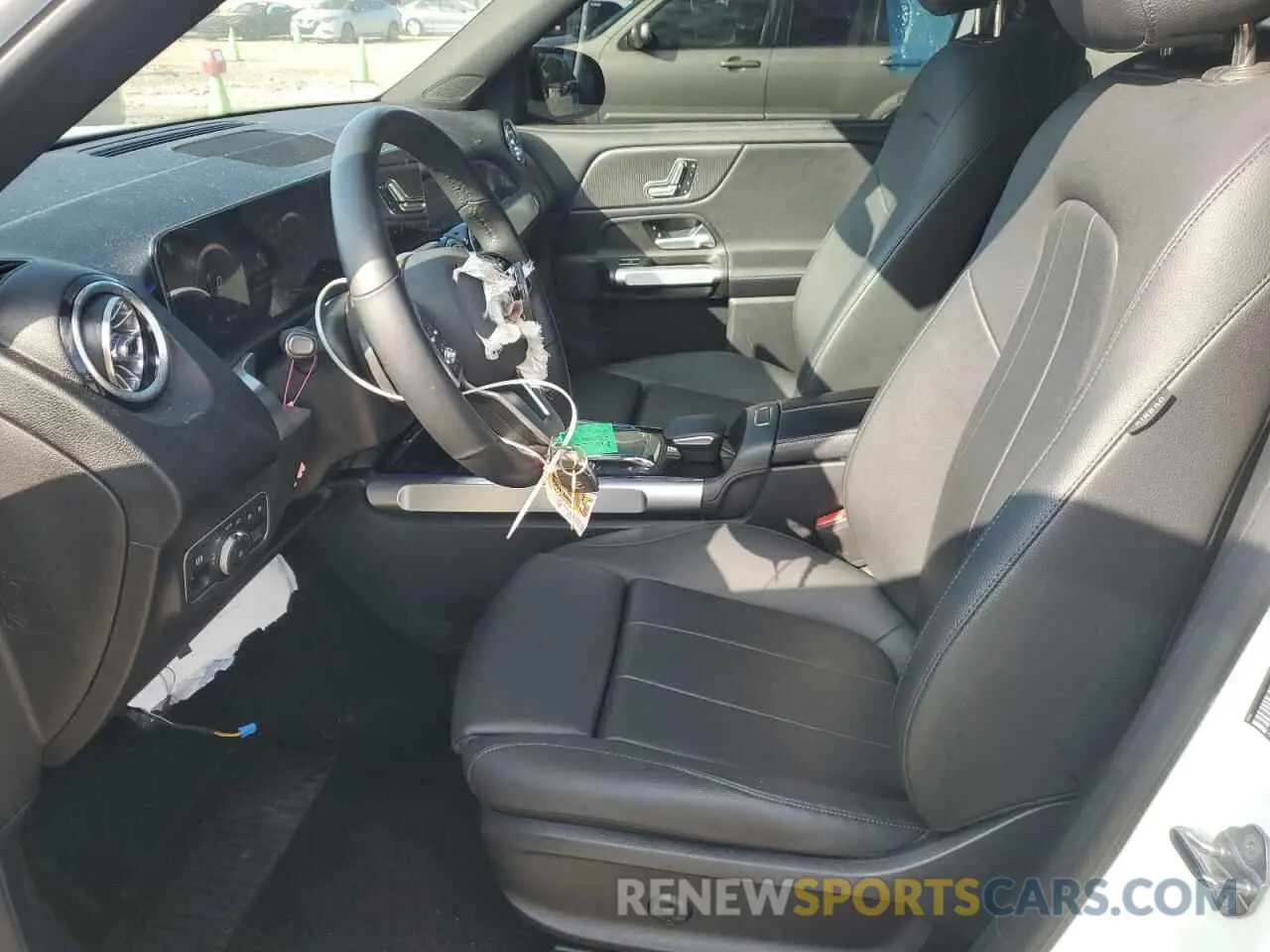 7 Photograph of a damaged car W1N4M4GB8MW123528 MERCEDES-BENZ GLB-CLASS 2021