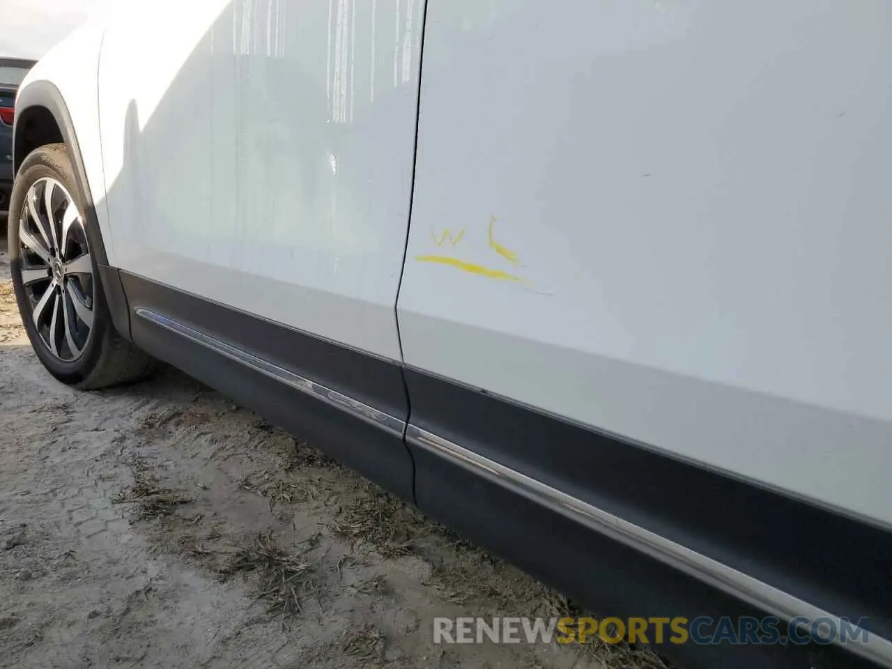 13 Photograph of a damaged car W1N4M4GB2NW189574 MERCEDES-BENZ GLB-CLASS 2022