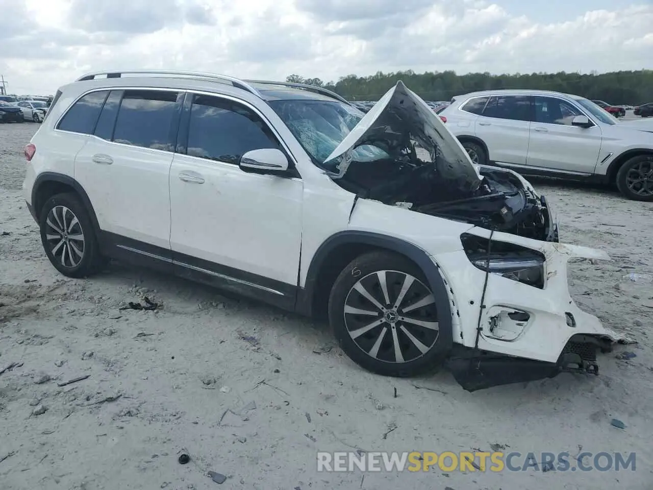 4 Photograph of a damaged car W1N4M4GB9NW198871 MERCEDES-BENZ GLB-CLASS 2022
