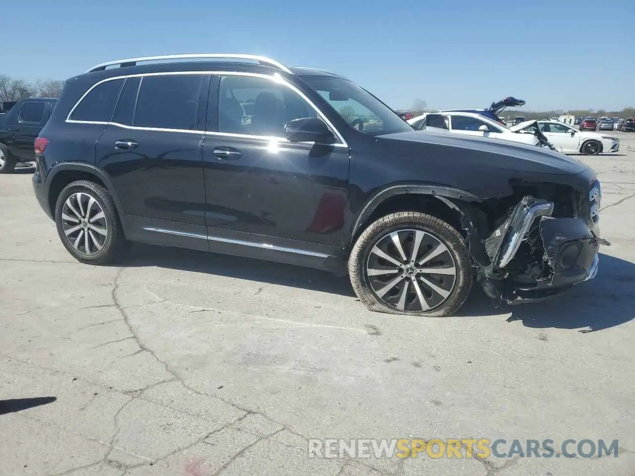 4 Photograph of a damaged car W1N4M4HB2NW237749 MERCEDES-BENZ GLB-CLASS 2022