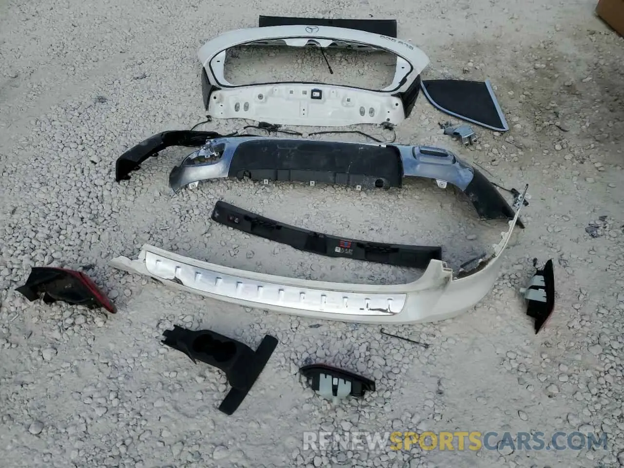 13 Photograph of a damaged car W1N4M4GBXPW270308 MERCEDES-BENZ GLB-CLASS 2023