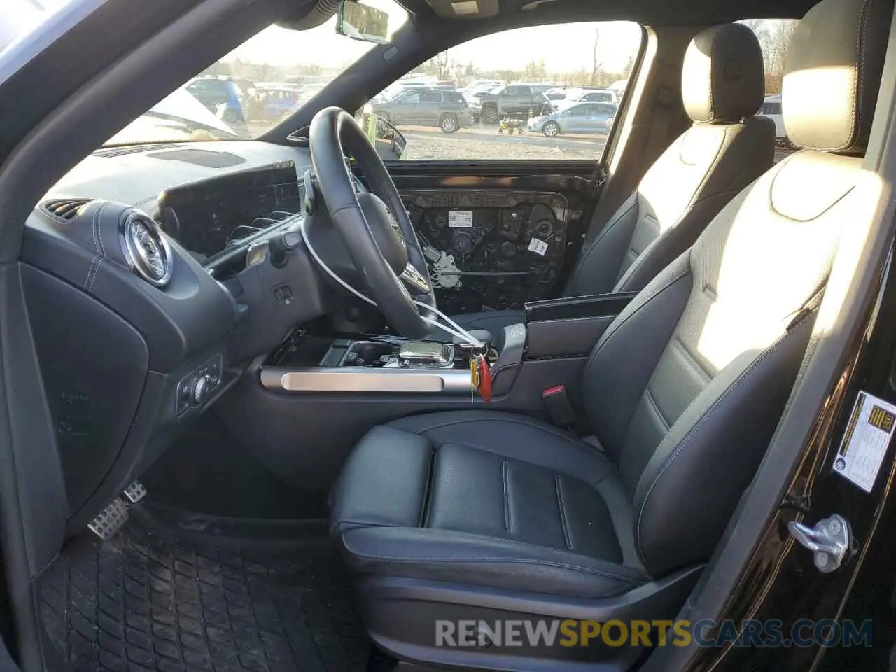 7 Фотография поврежденного автомобиля W1N4M4HB5PW282686 MERCEDES-BENZ GLB-CLASS 2023