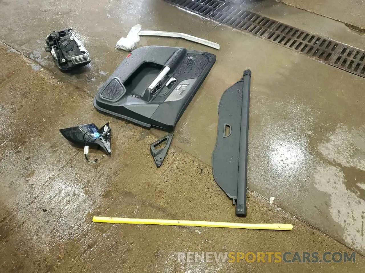 13 Photograph of a damaged car W1N4M4HB7PW326011 MERCEDES-BENZ GLB-CLASS 2023