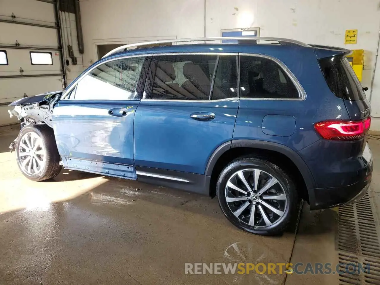 2 Photograph of a damaged car W1N4M4HB7PW326011 MERCEDES-BENZ GLB-CLASS 2023