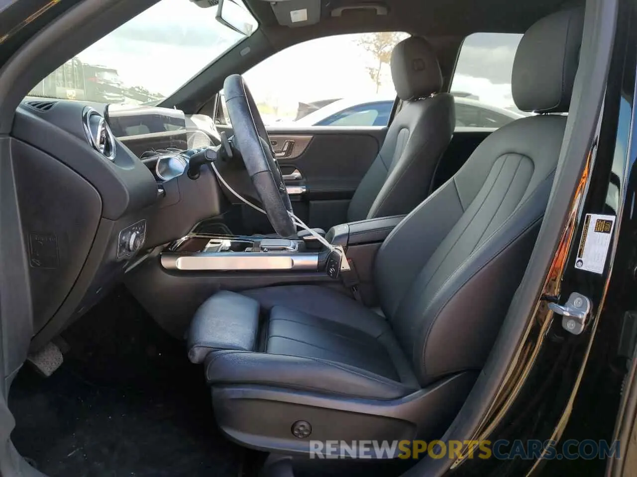 7 Photograph of a damaged car W1N4M4HBXPW302883 MERCEDES-BENZ GLB-CLASS 2023