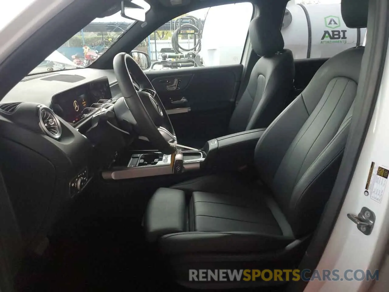 7 Фотография поврежденного автомобиля W1N4M4GB8RW377179 MERCEDES-BENZ GLB-CLASS 2024