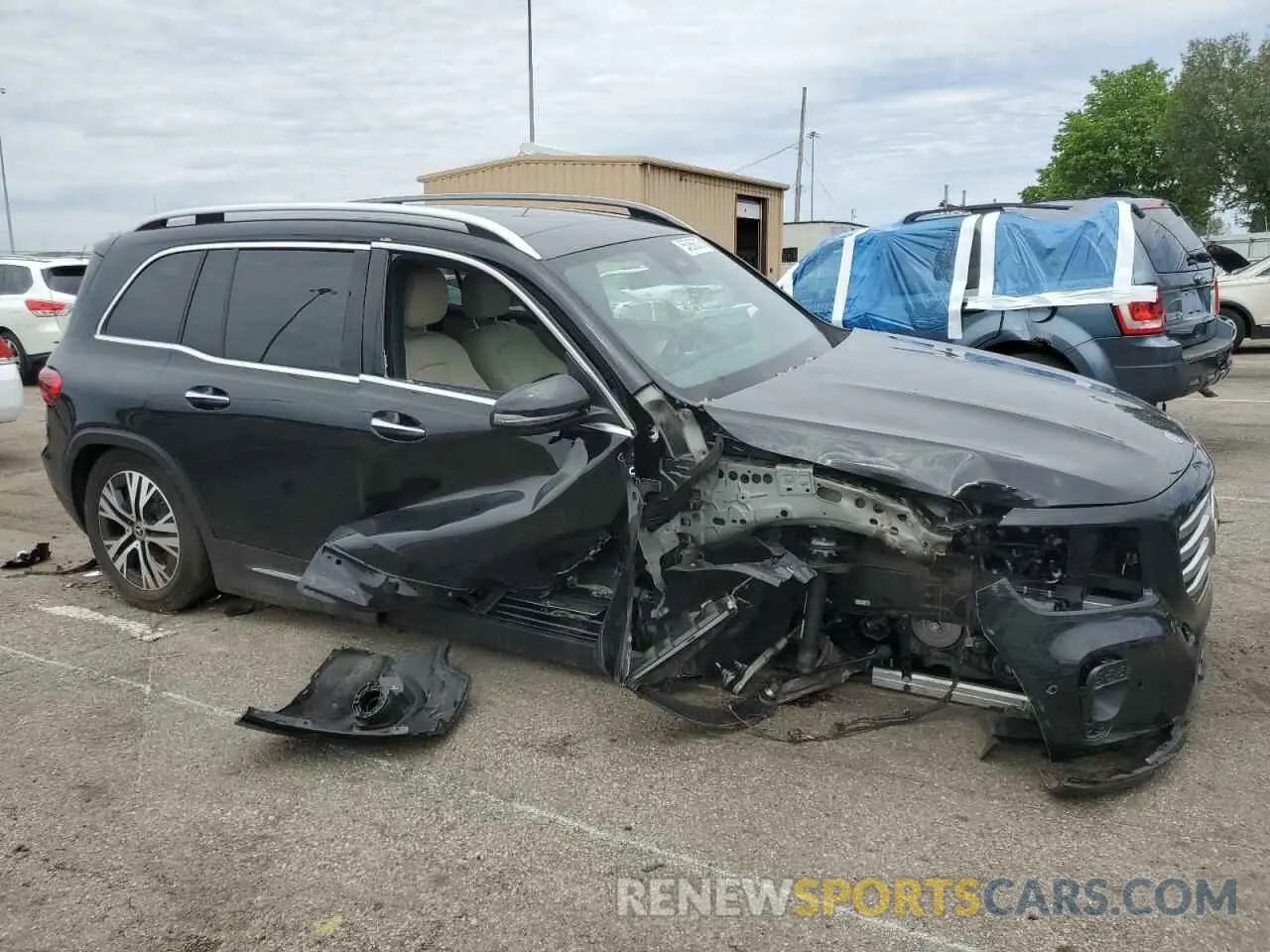 4 Photograph of a damaged car W1N4M4HB3RW352270 MERCEDES-BENZ GLB-CLASS 2024