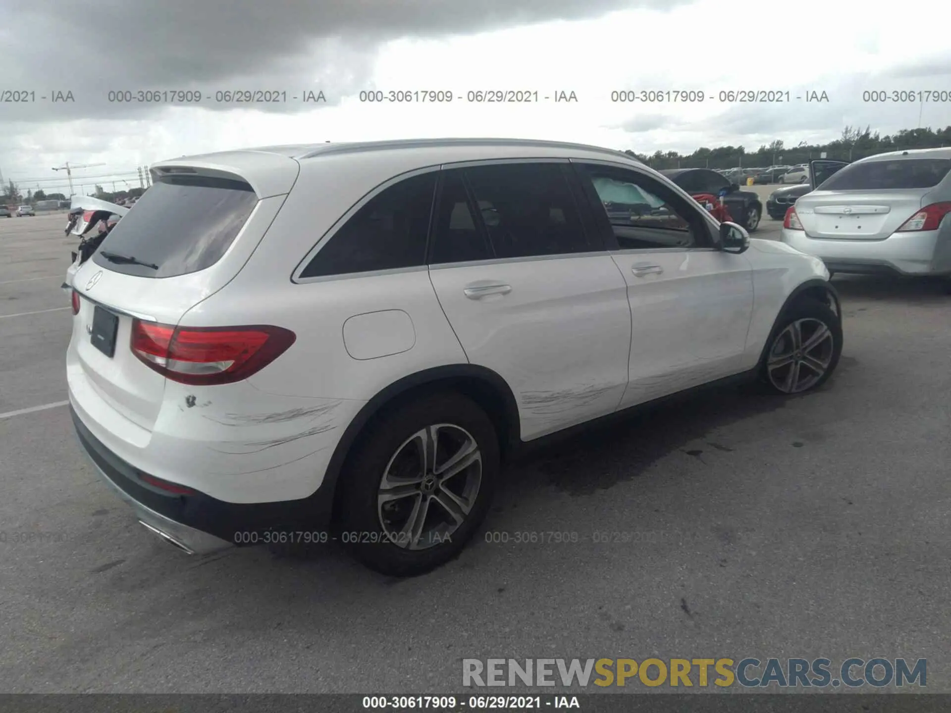 4 Photograph of a damaged car WDC0G4JB0KV163413 MERCEDES-BENZ GLC 2019