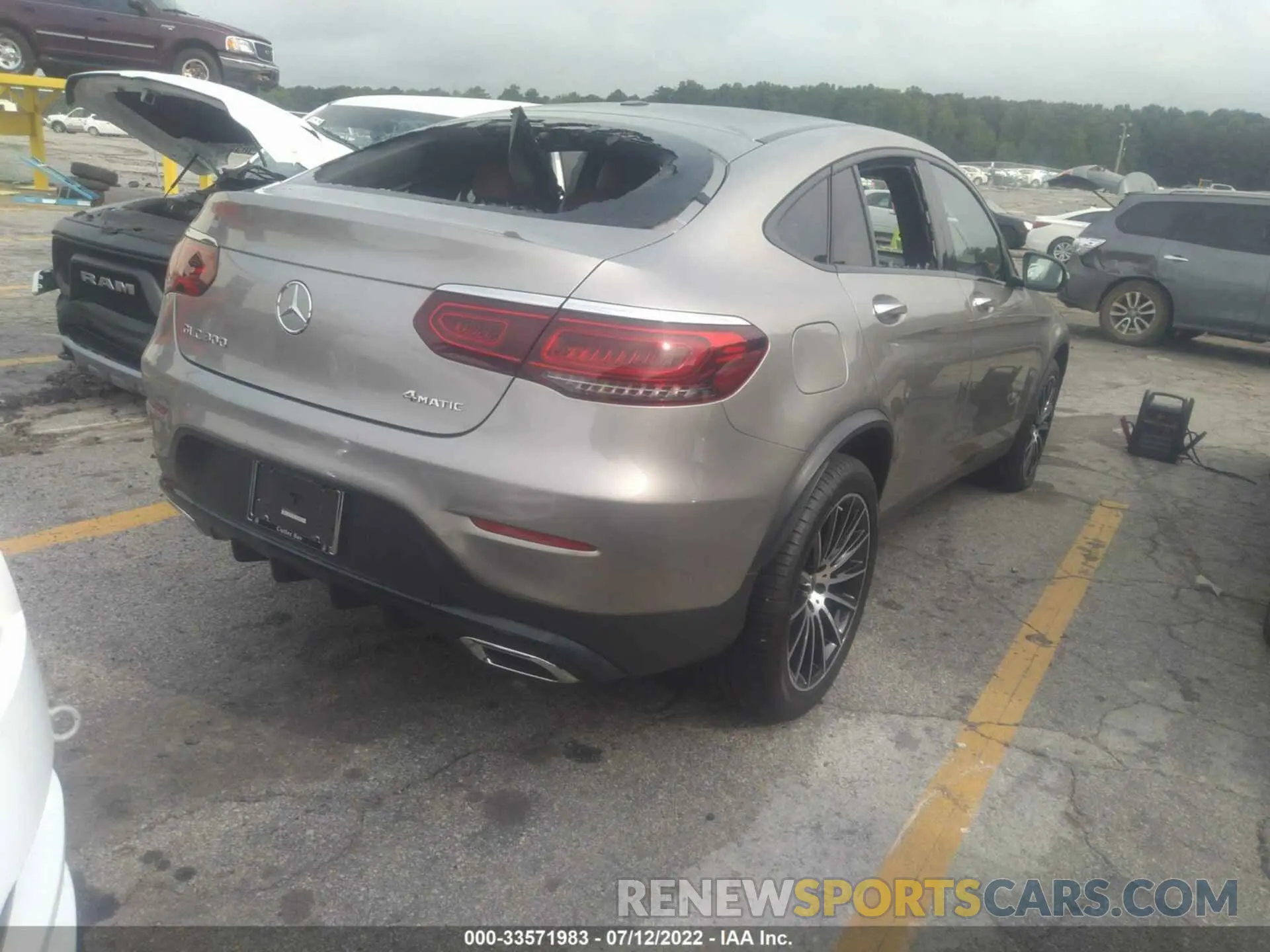 4 Photograph of a damaged car W1N0J8EB3LF861561 MERCEDES-BENZ GLC 2020