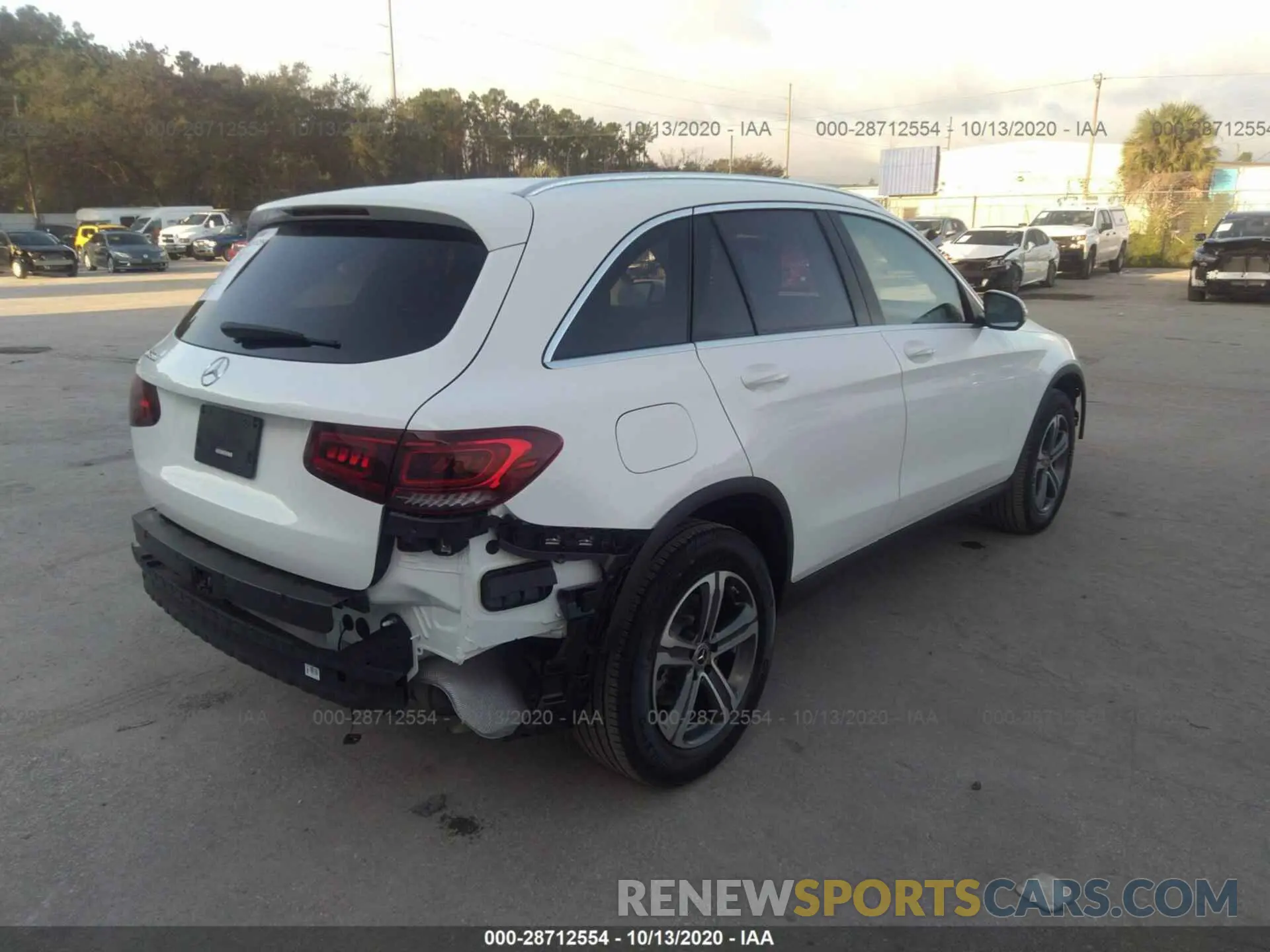 4 Photograph of a damaged car WDC0G8DB9LF713643 MERCEDES-BENZ GLC 2020