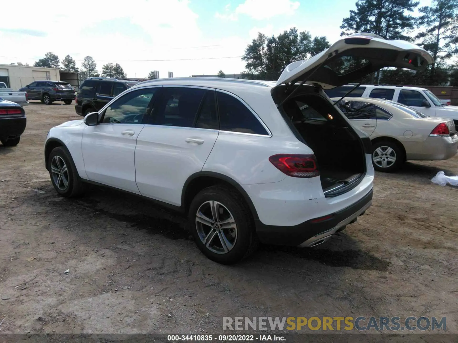 3 Фотография поврежденного автомобиля WDC0G8DBXLF740236 MERCEDES-BENZ GLC 2020