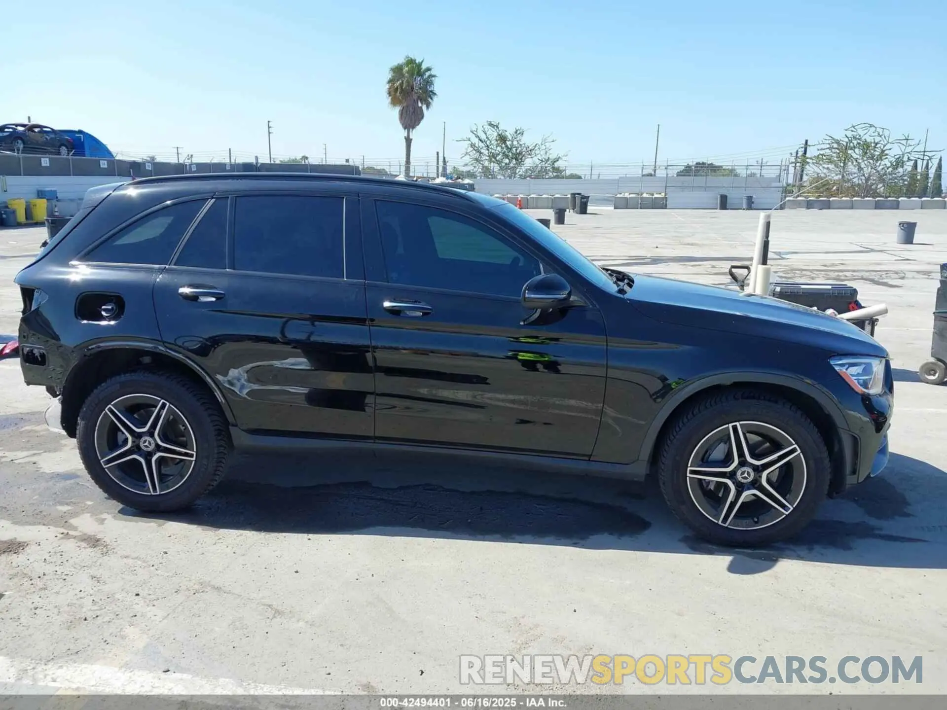 14 Photograph of a damaged car W1N0G8EB1MG007596 MERCEDES-BENZ GLC 2021