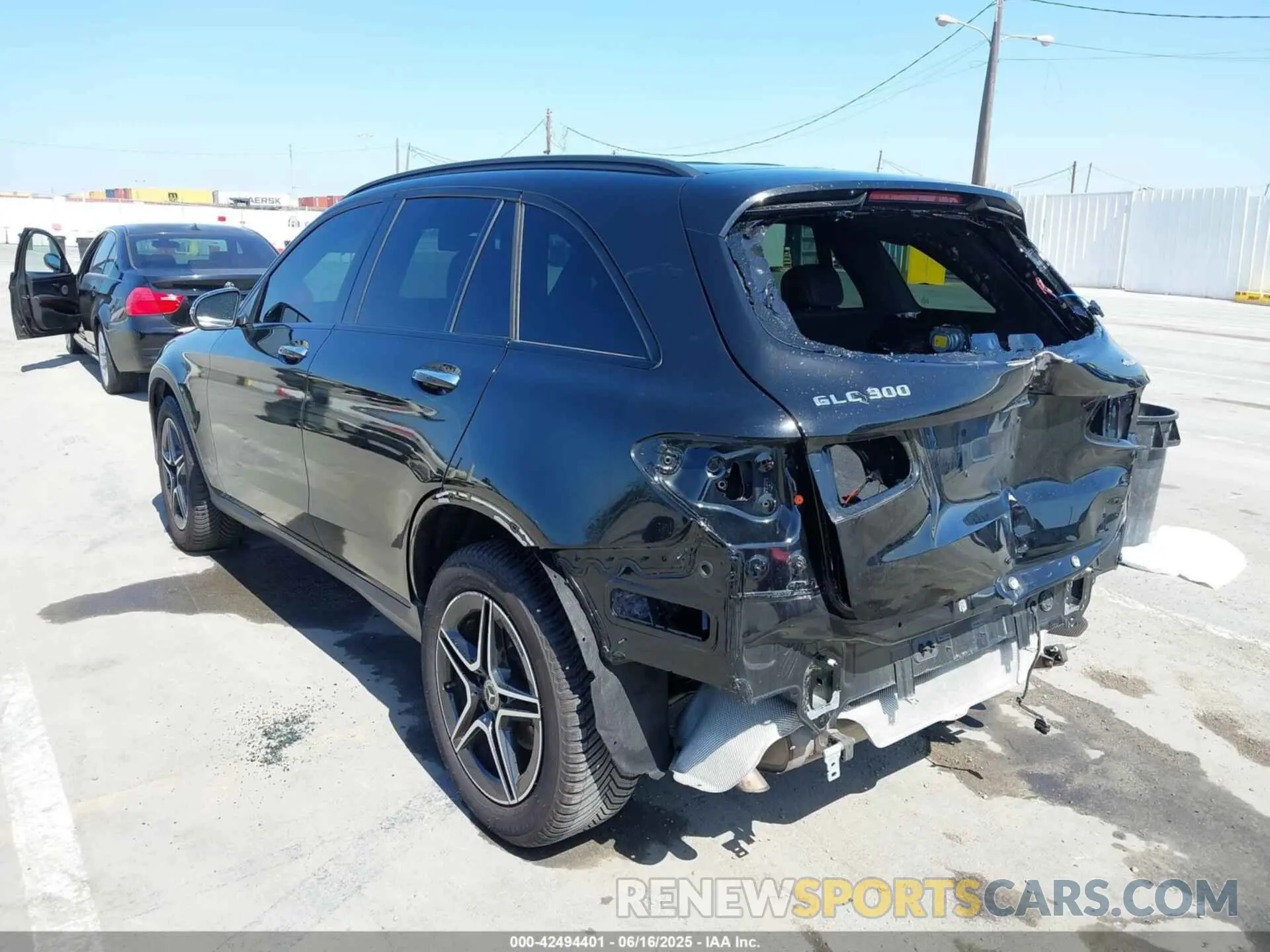 3 Photograph of a damaged car W1N0G8EB1MG007596 MERCEDES-BENZ GLC 2021
