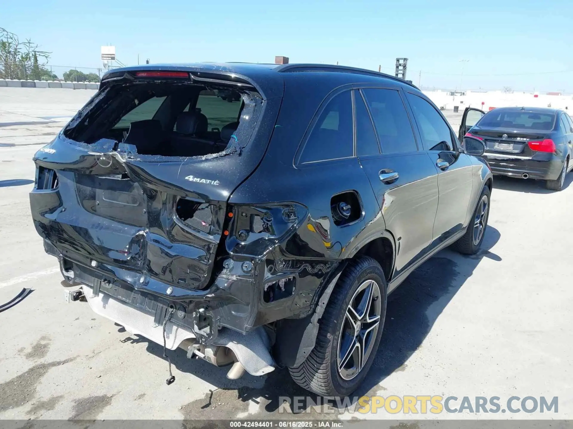4 Photograph of a damaged car W1N0G8EB1MG007596 MERCEDES-BENZ GLC 2021