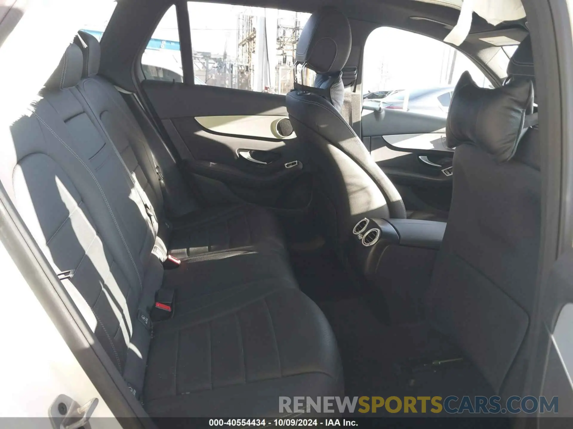 8 Photograph of a damaged car W1N0G8DB8NV378639 MERCEDES-BENZ GLC 2022